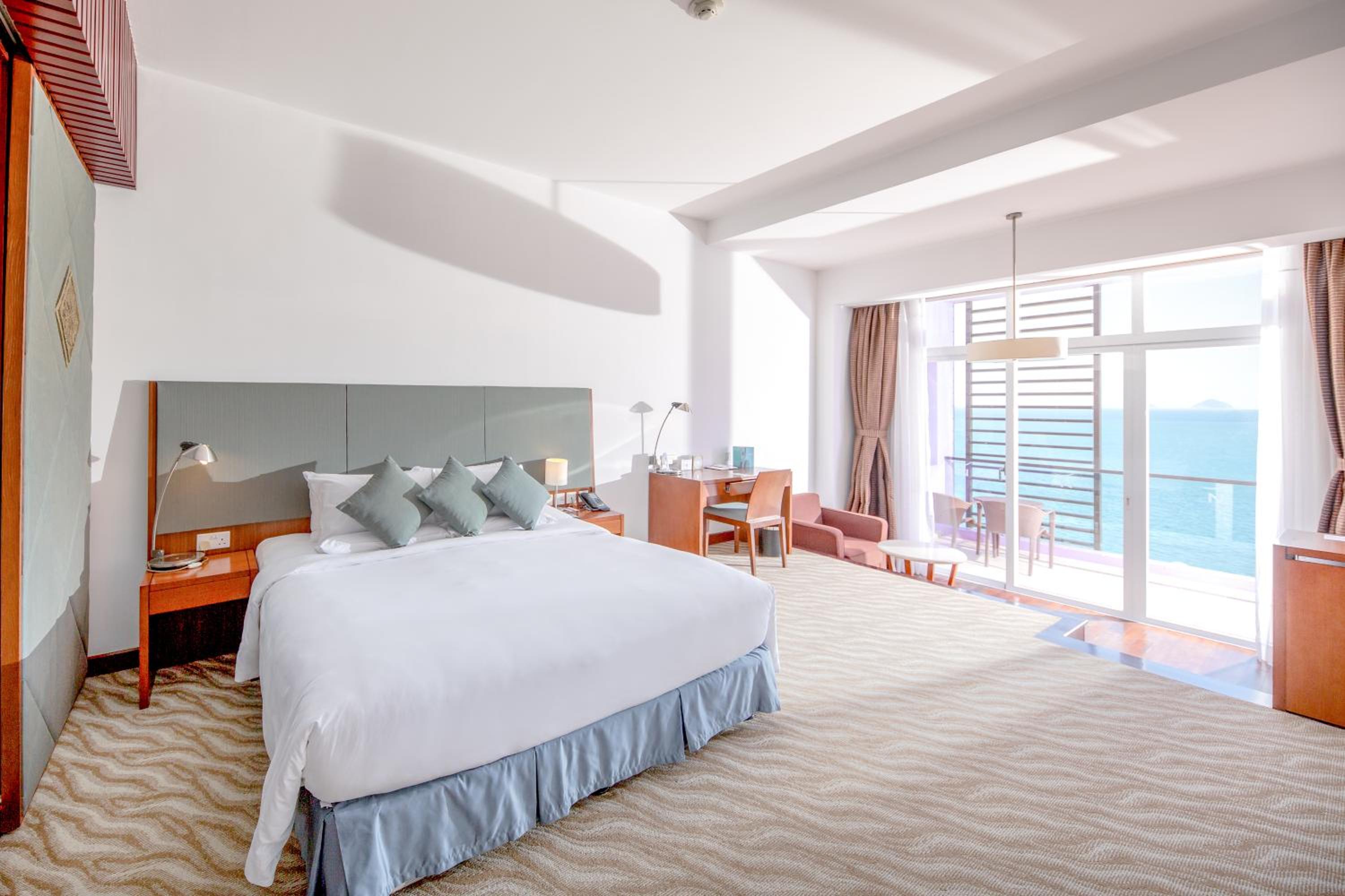 Deluxe King Room - Photo 1