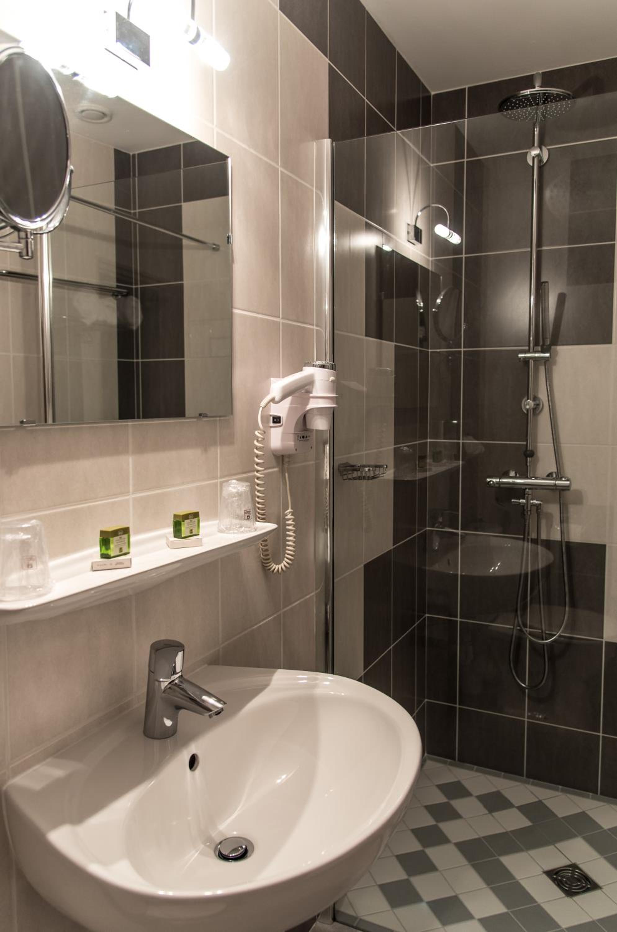 Double Room - Photo 2
