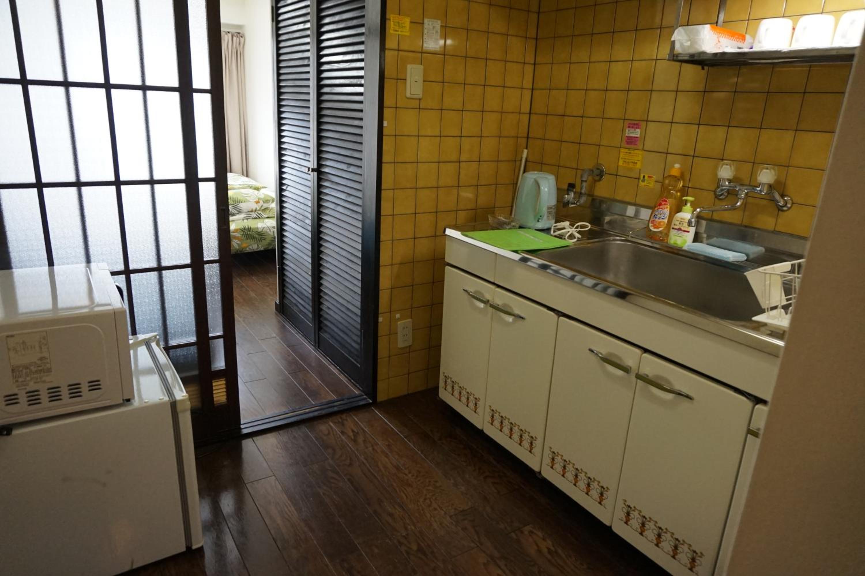 Studio Apartment with Balcony 702 - Photo 8