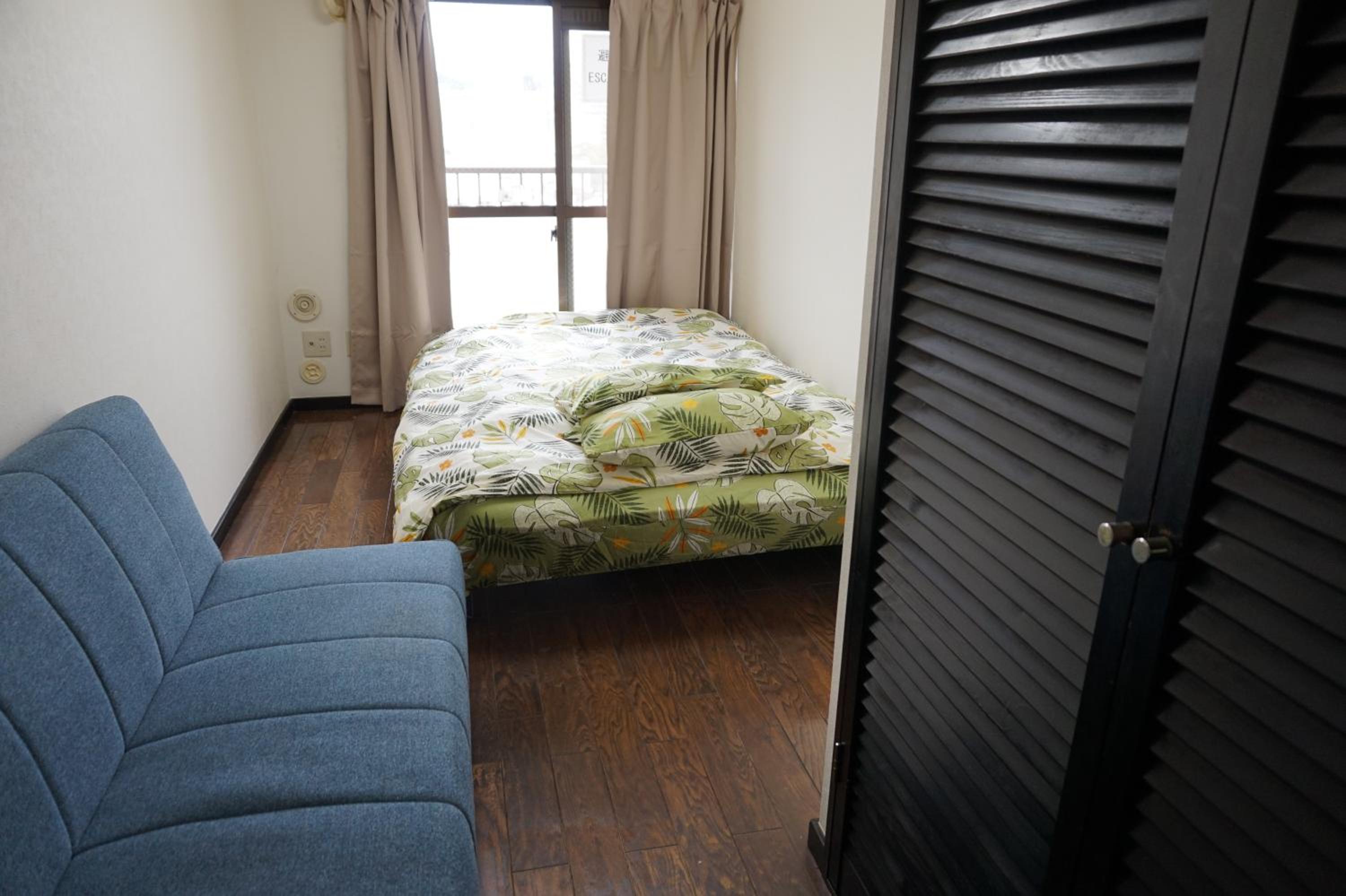 Studio Apartment with Balcony 702 - Photo 12