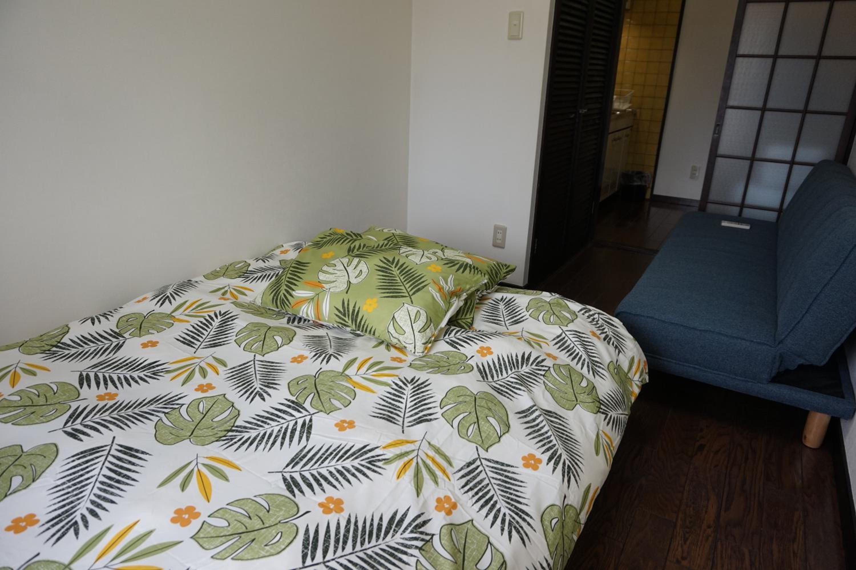 Studio Apartment with Balcony 702 - Photo 11