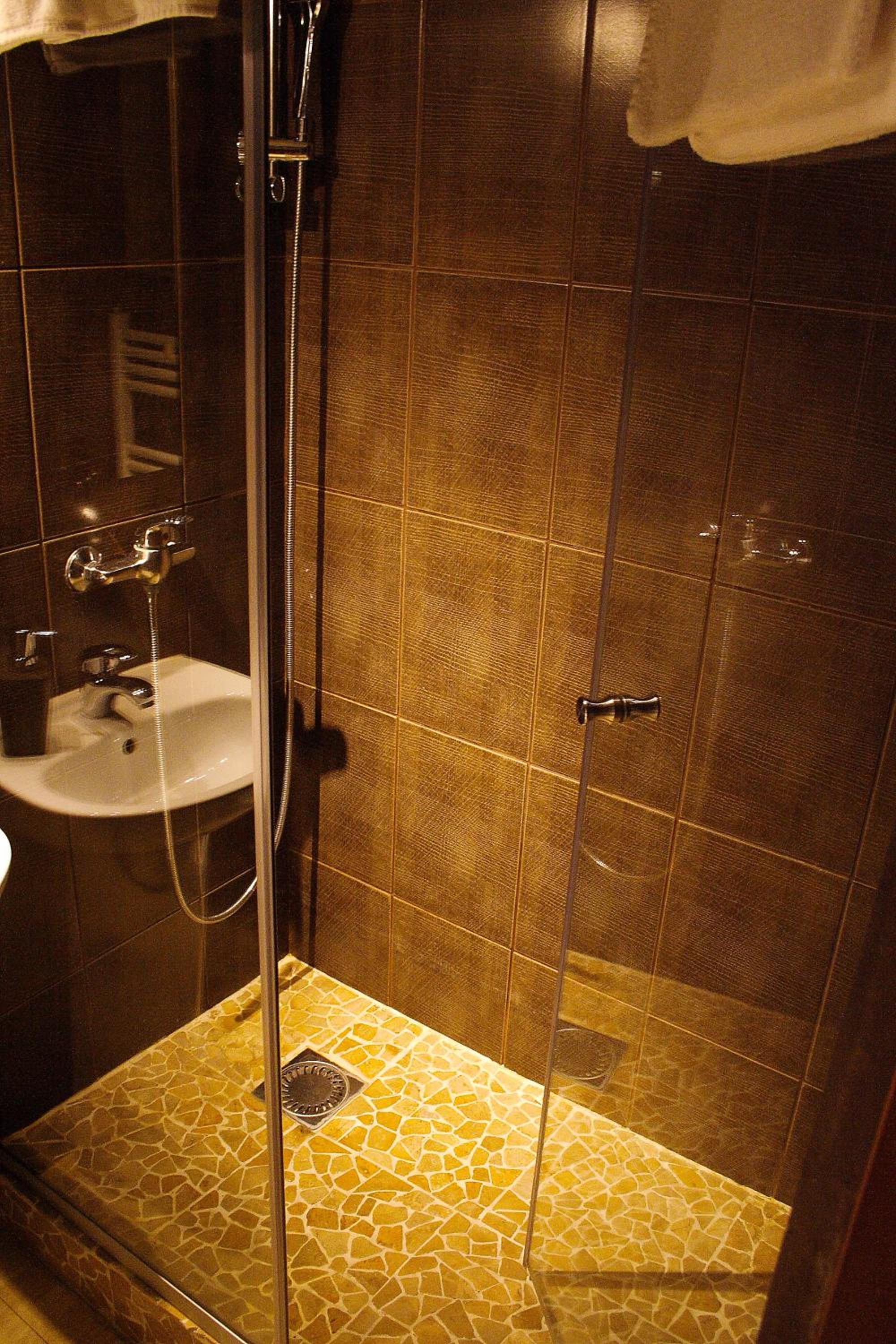 Economy Double Room - Photo 7