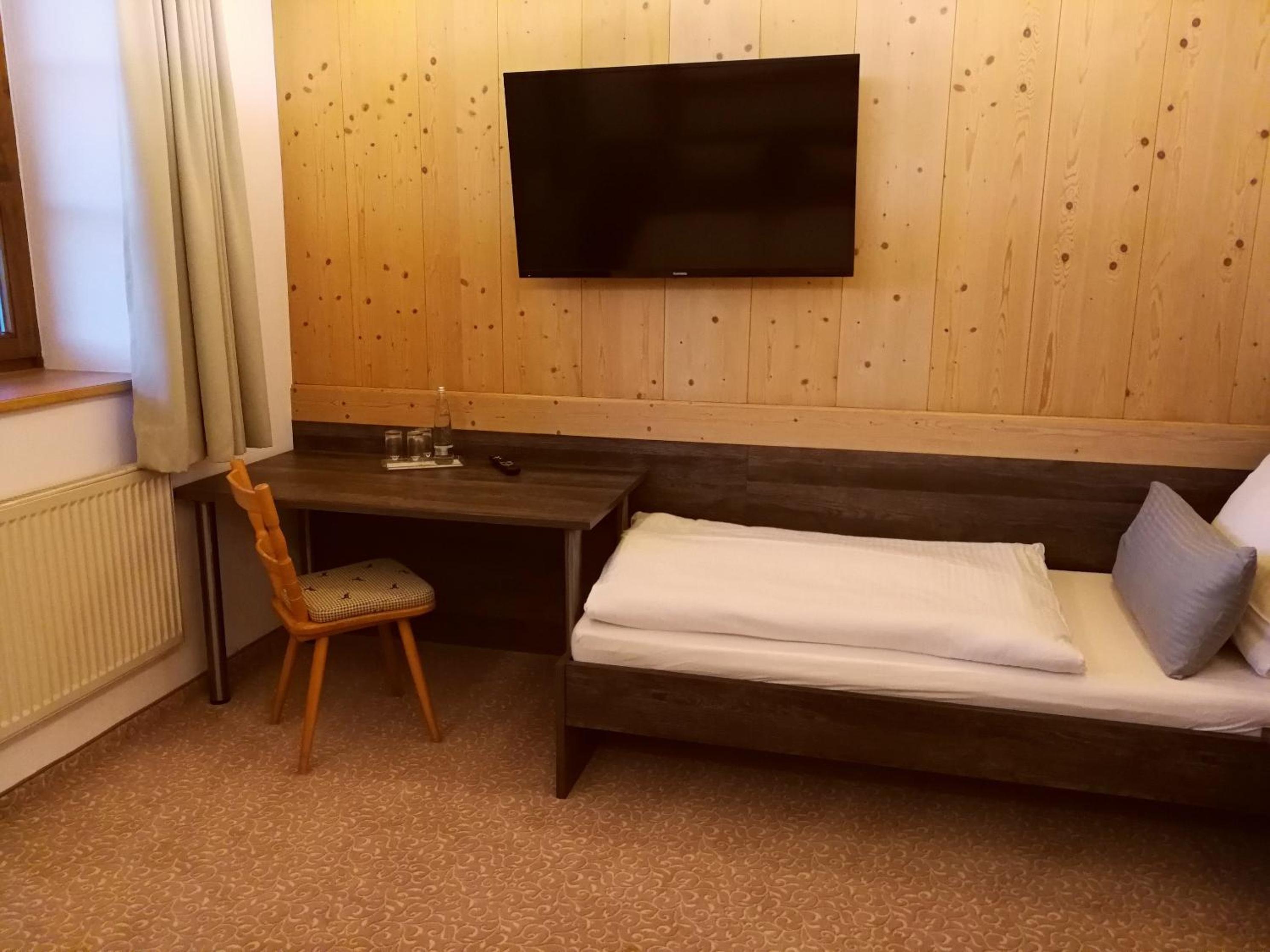 Classic Triple Room - Photo 11