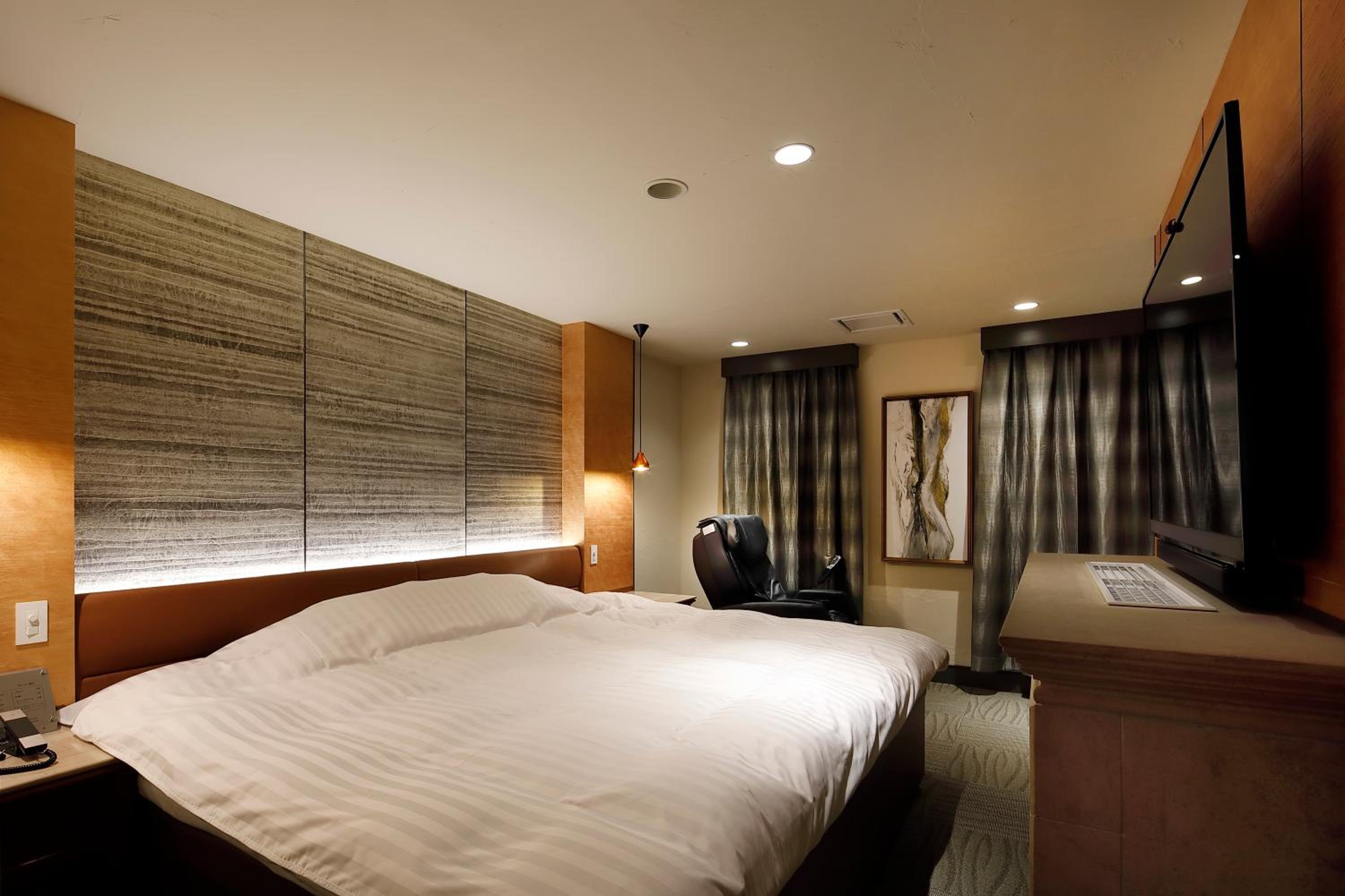 Standard King Room photo 1
