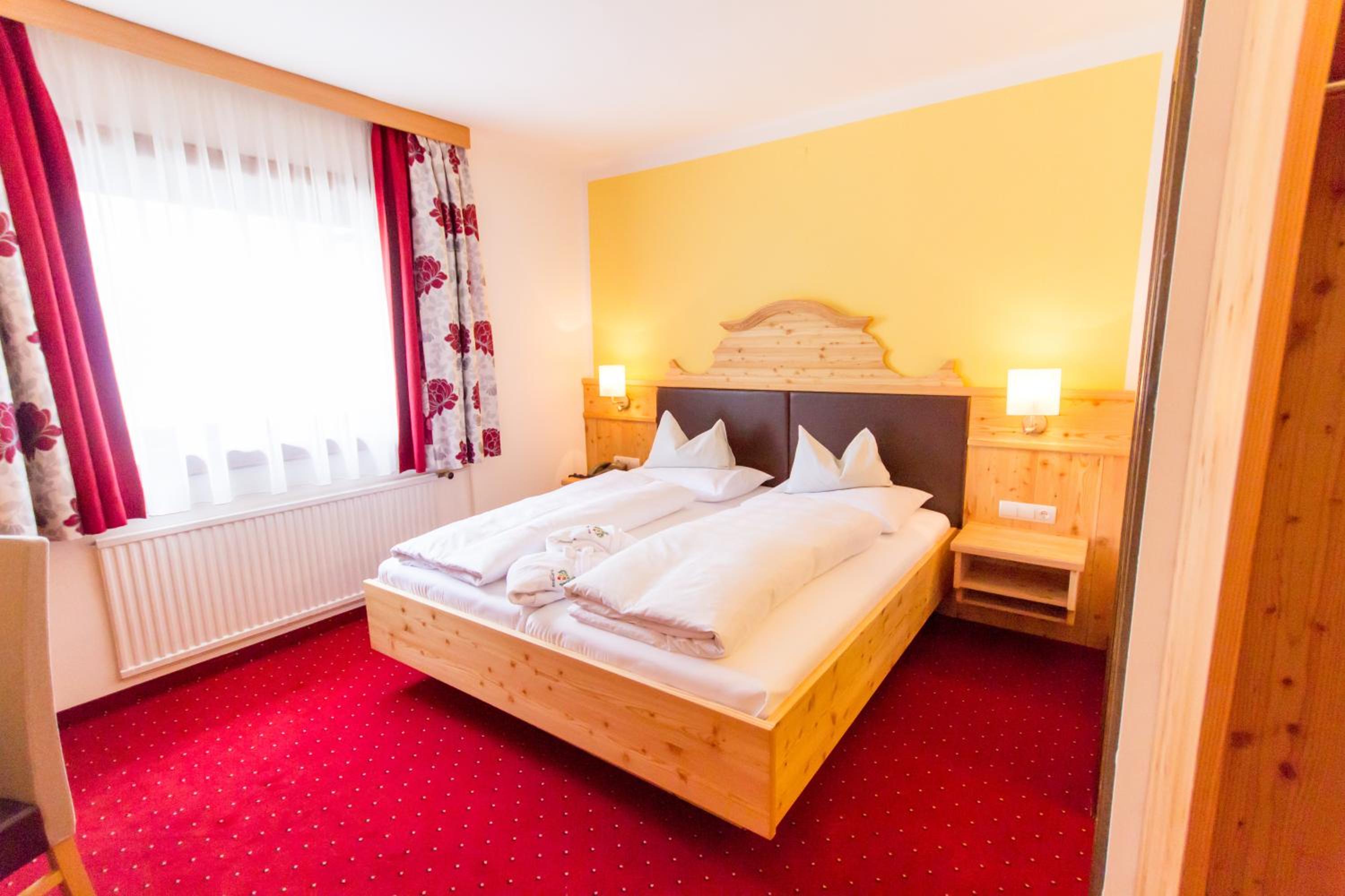 Economy Double Room photo 3