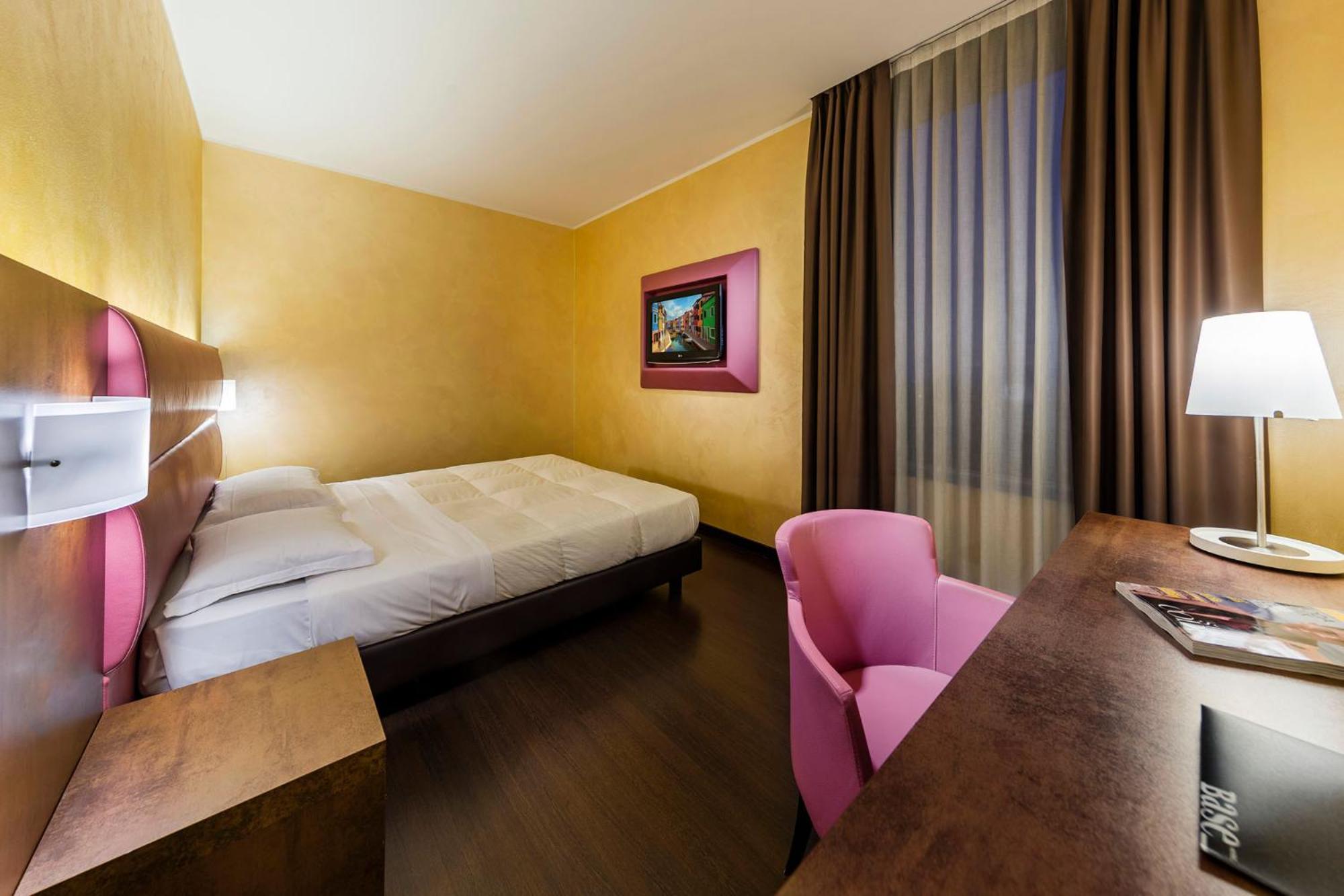 Double Room - Photo 2