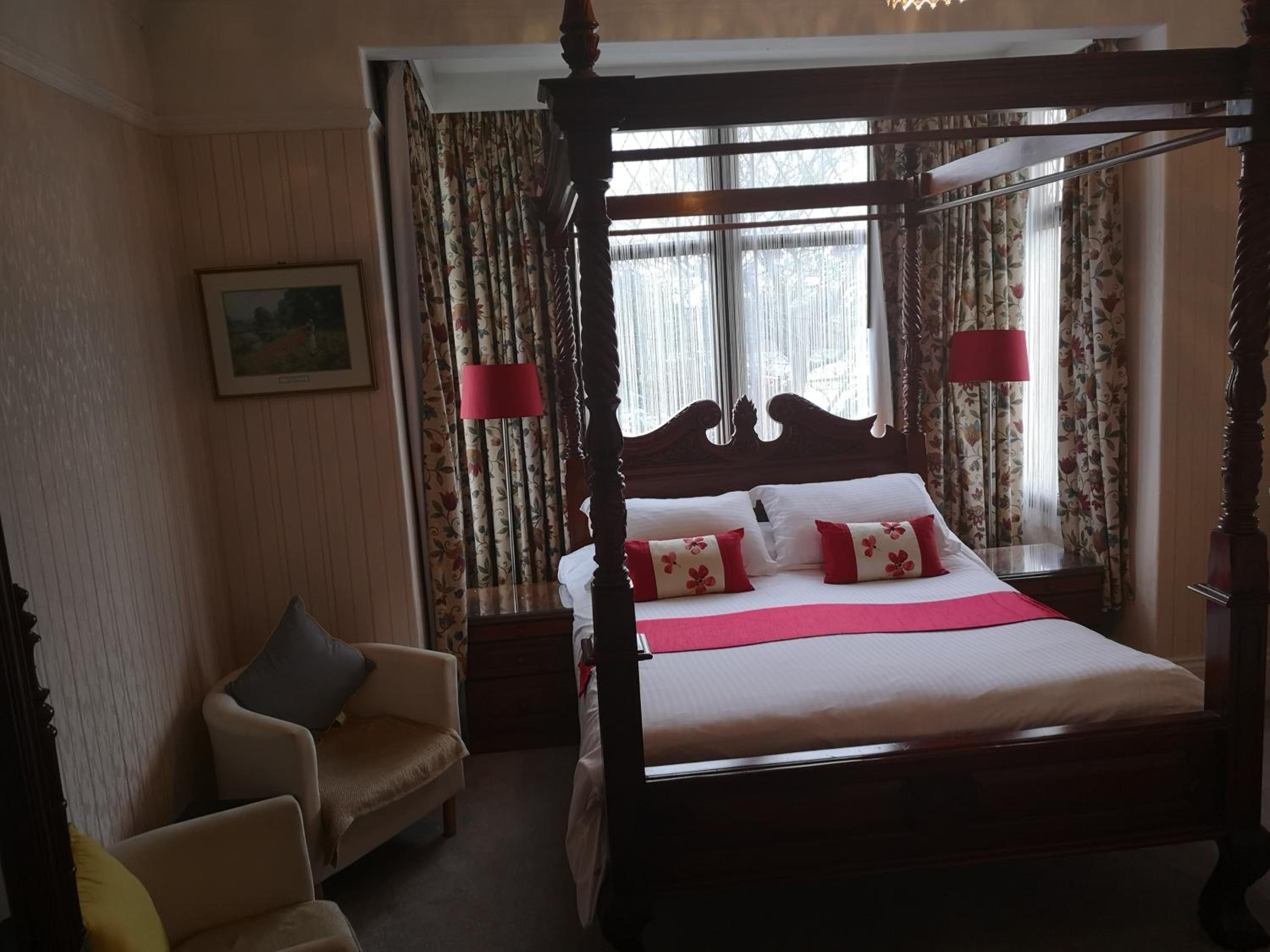 Double Room with Four Poster Bed photo 3