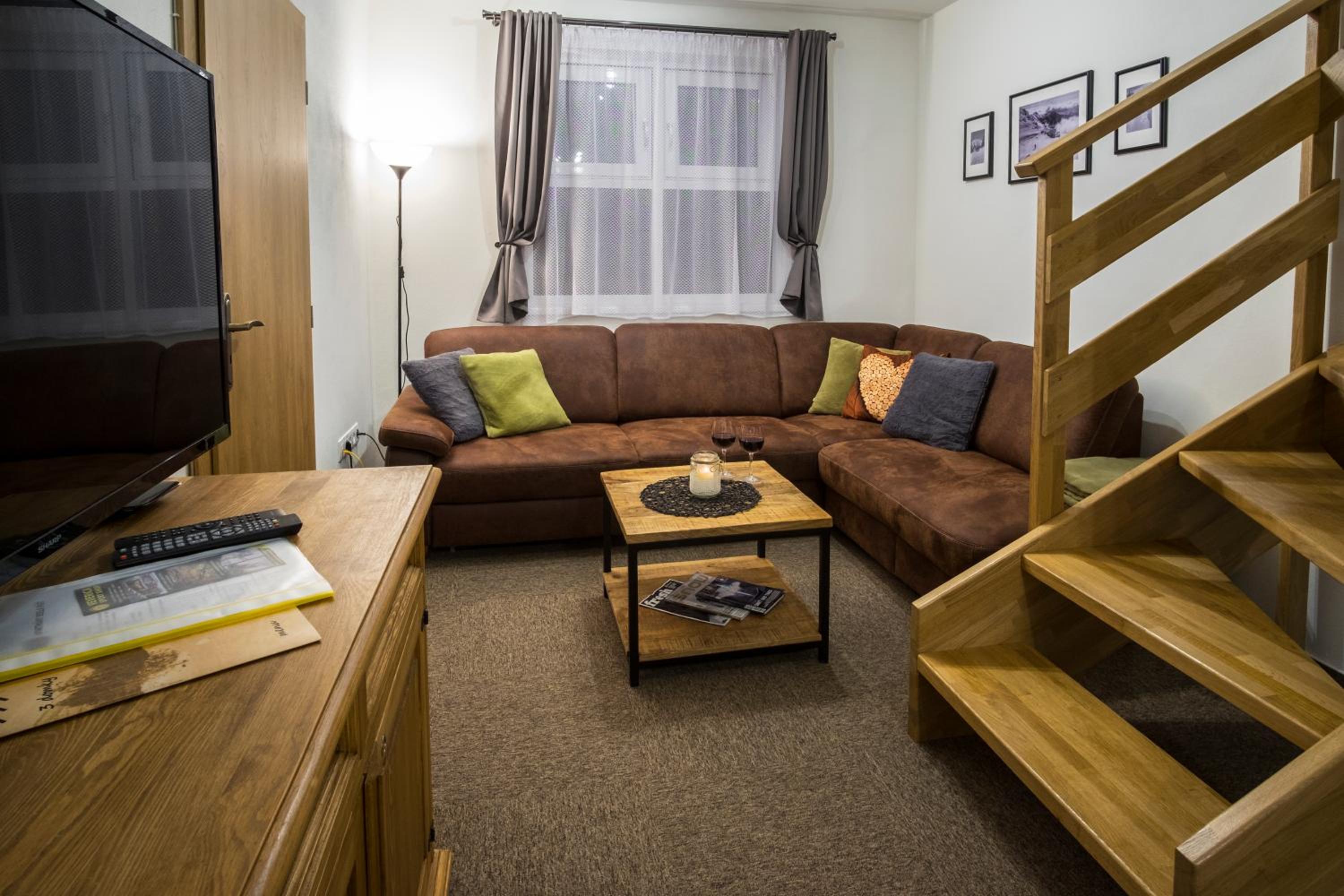 Three-Bedroom Apartment - Photo 4