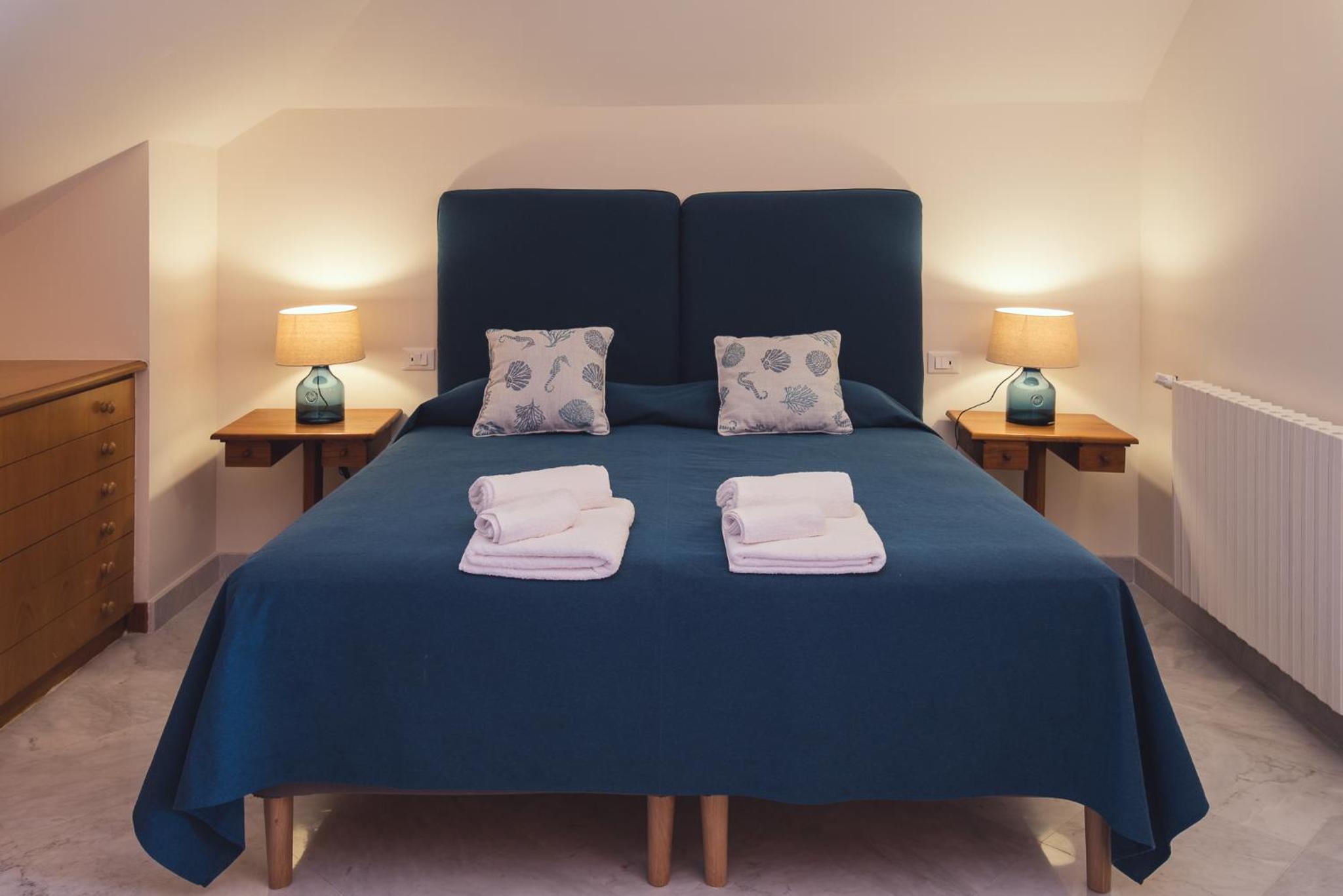 Deluxe Suite with Spa Bath - Photo 3