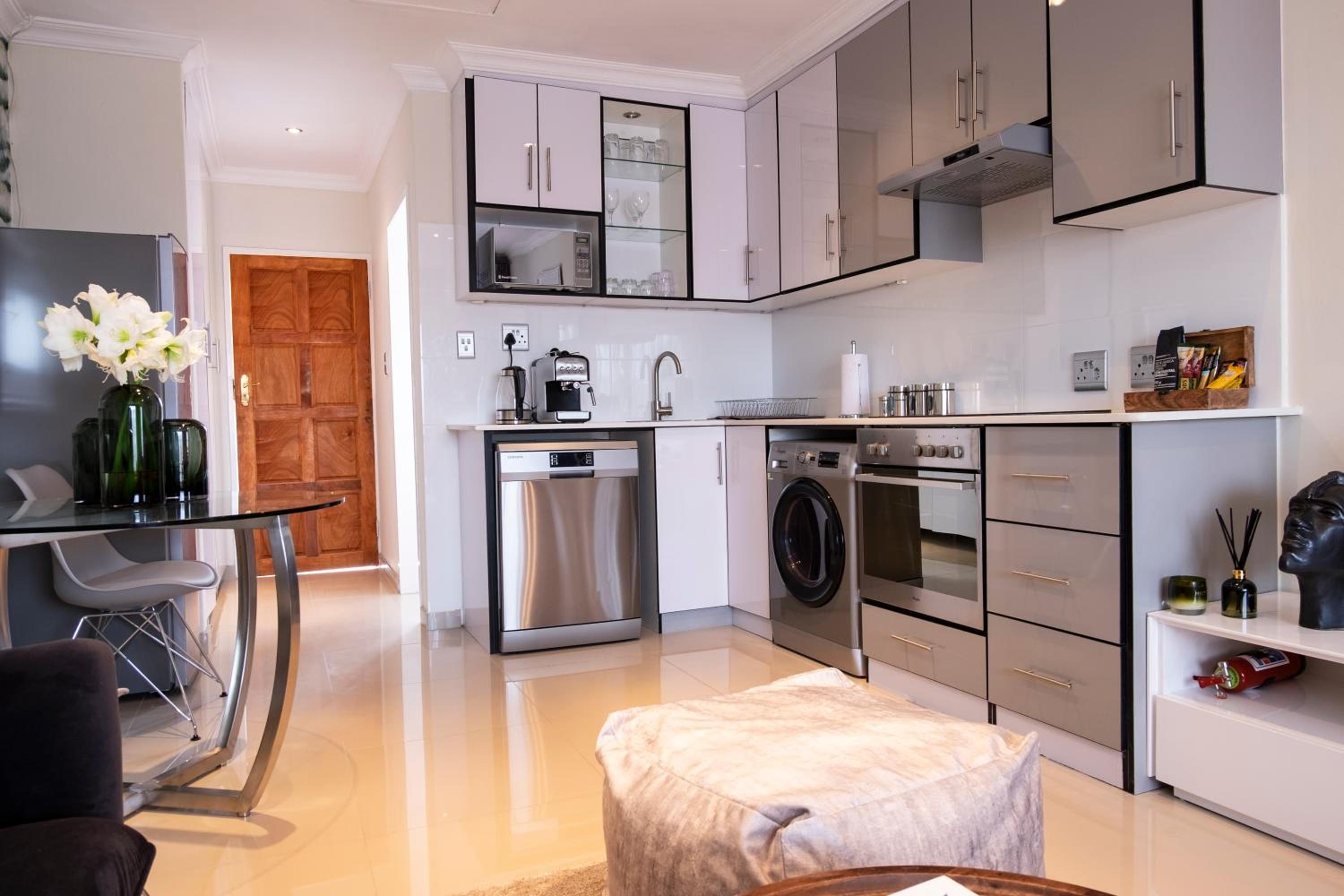 Studio Apartment photo 2