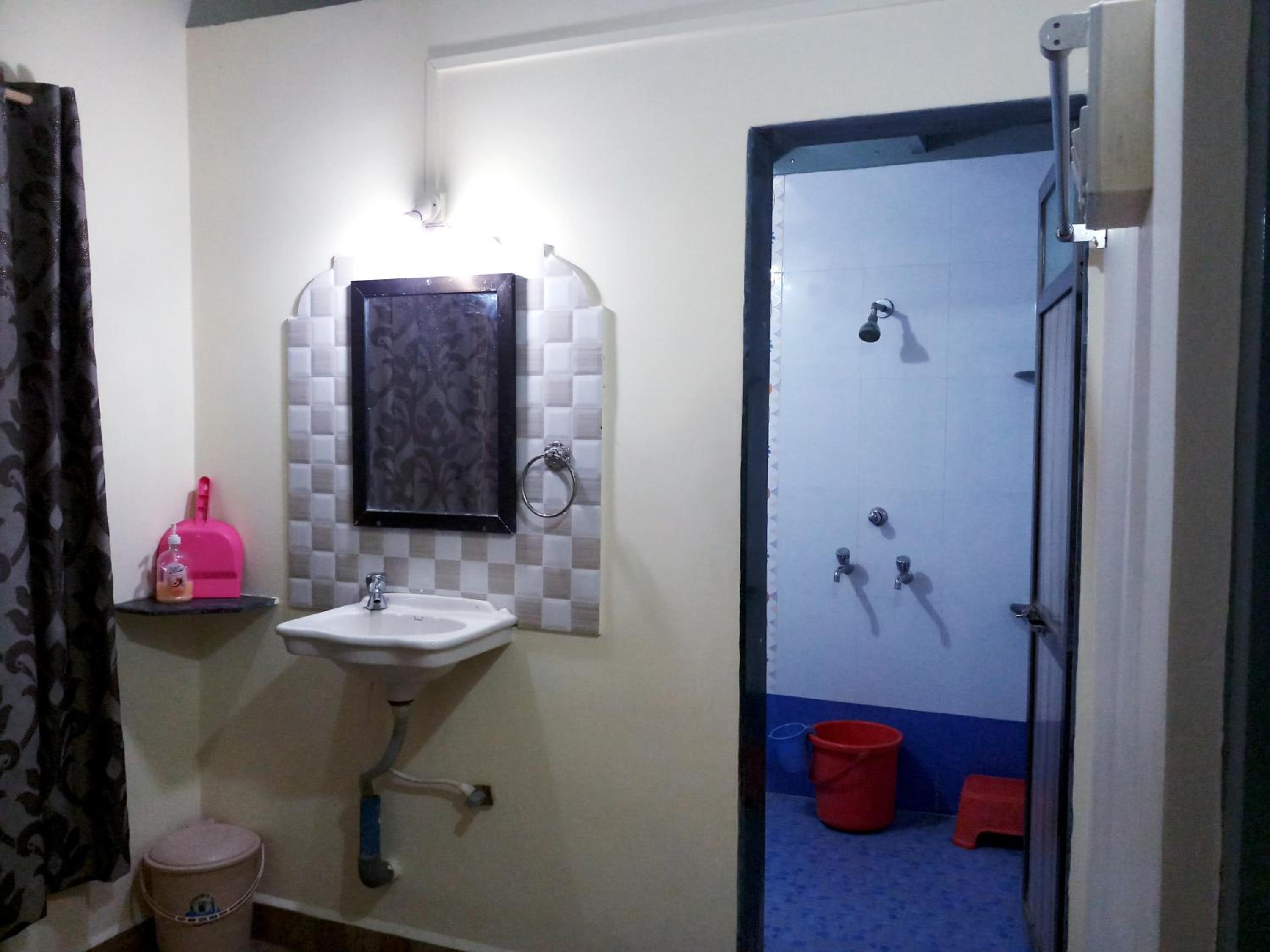 Standard Twin Room with Garden View photo 2