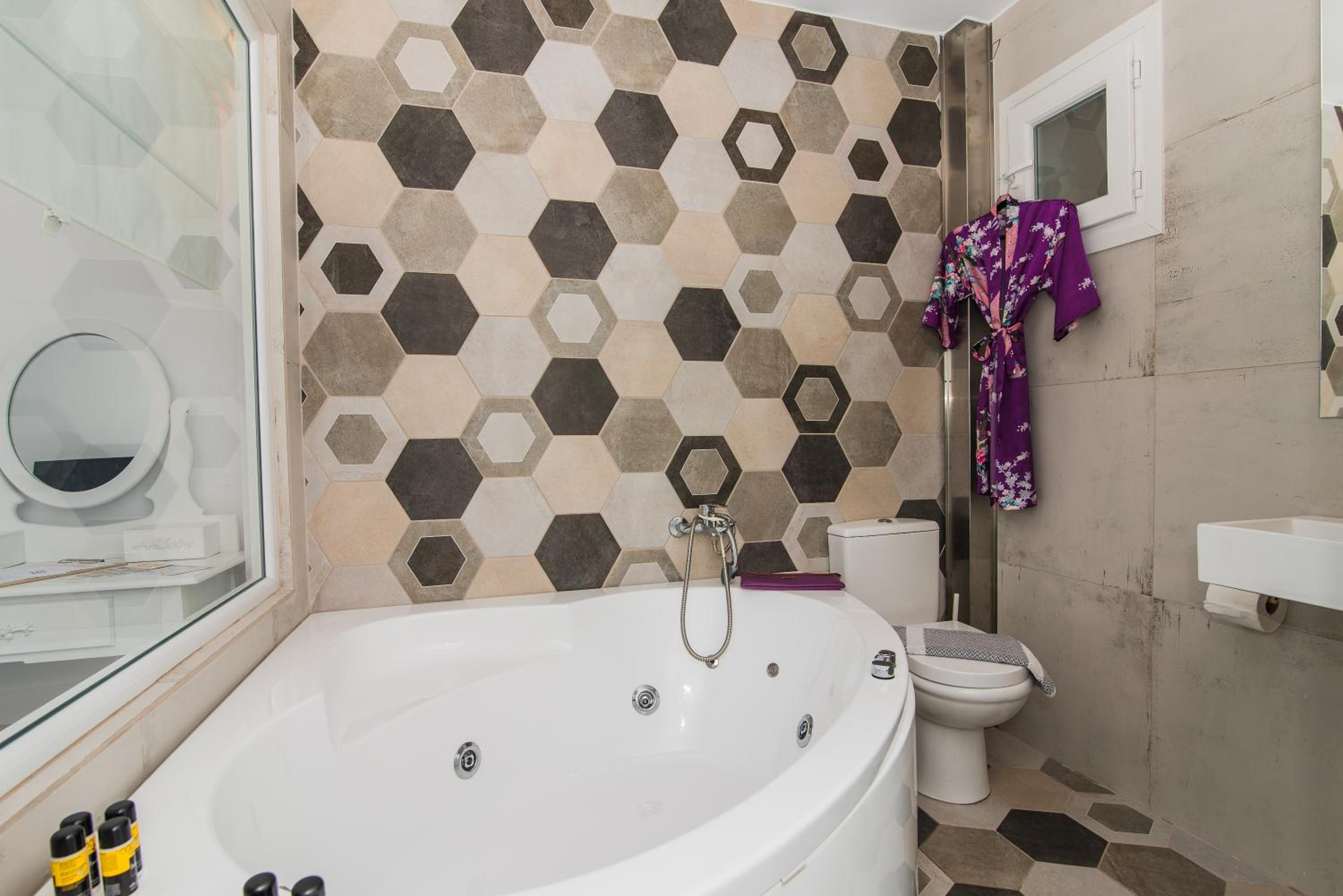 Deluxe Mini Suite With Jacuzzi (up to 2 people) photo 2