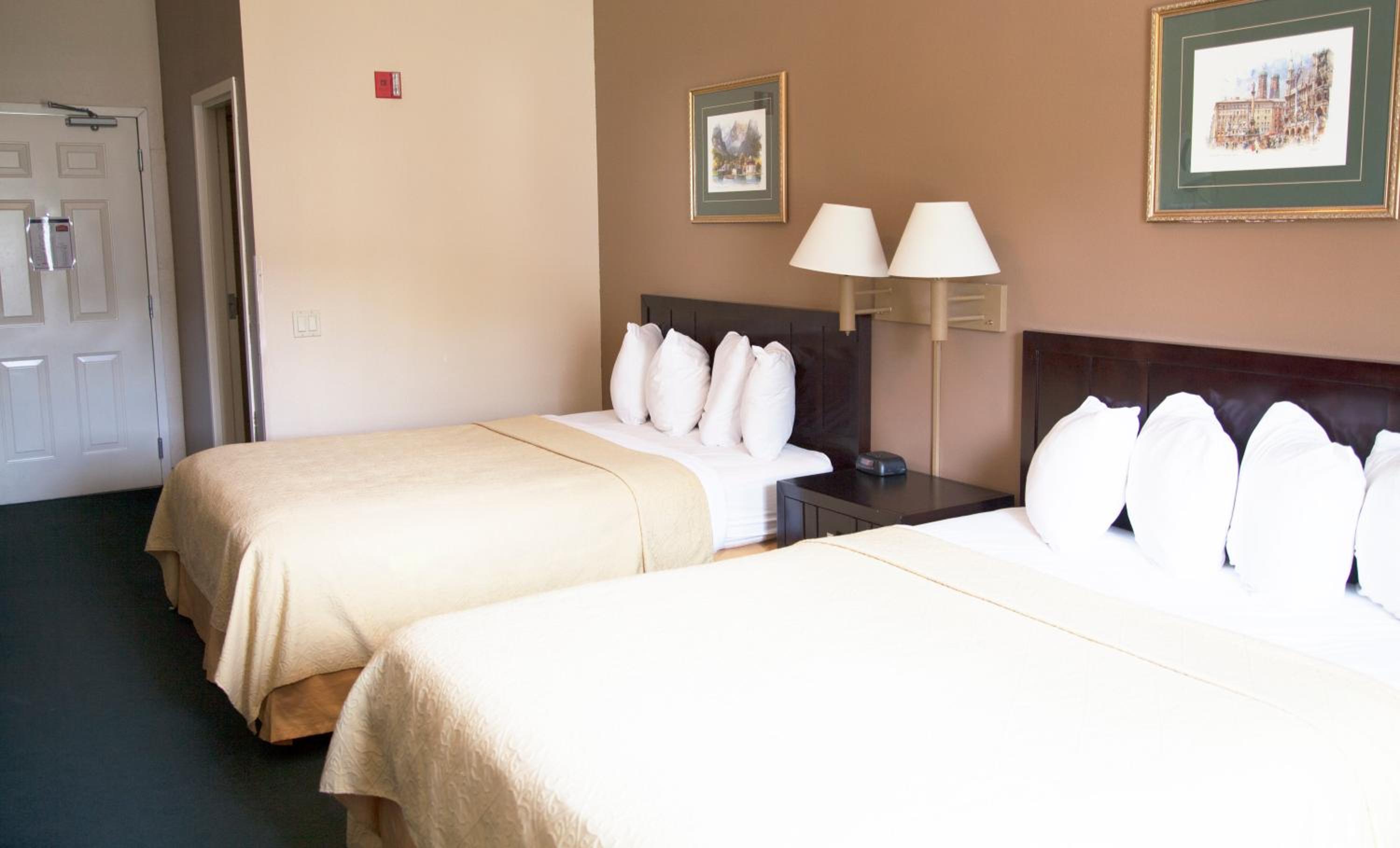 Queen Room with Two Queen Beds - Photo 6