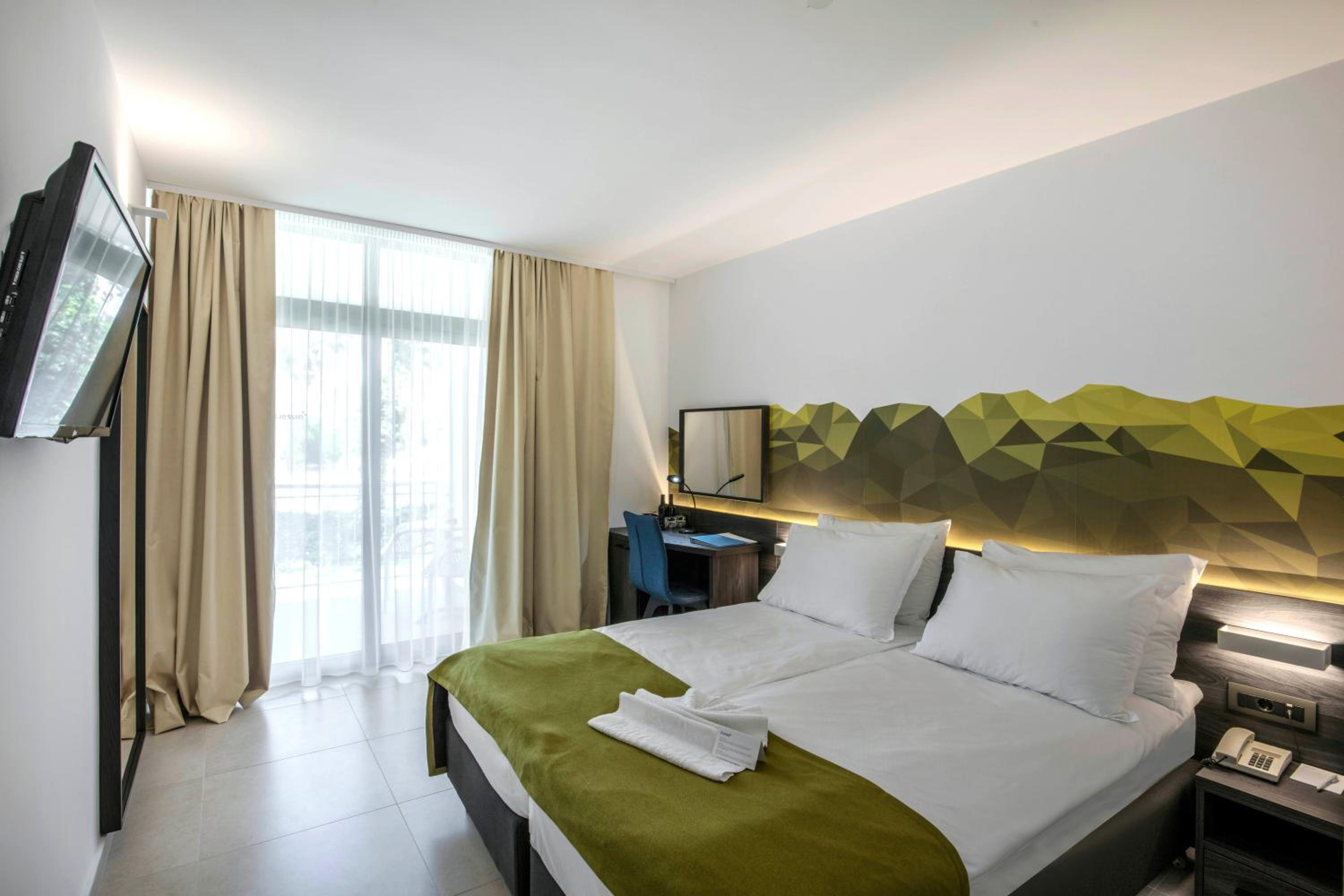 Standard Double Room with Balcony - Photo 2
