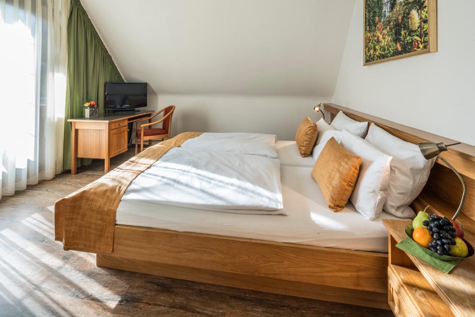 Double Room - Photo 6