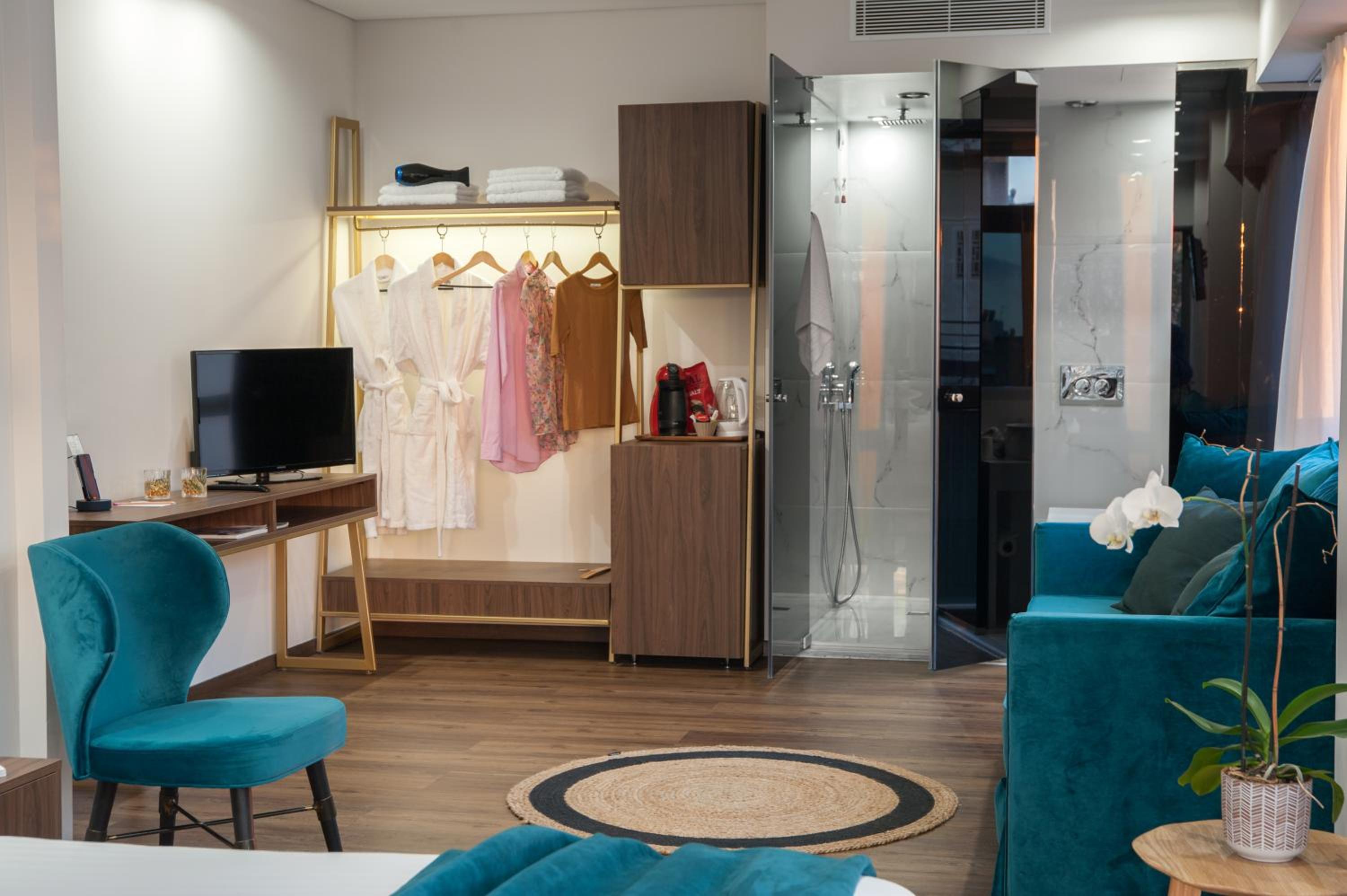 Lifestyle Suite with Acropolis View photo 3