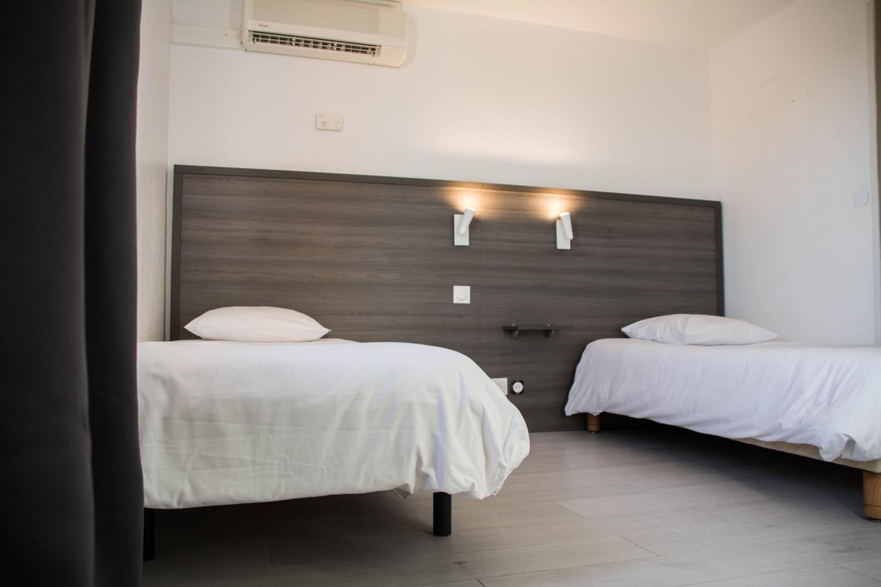 Twin Room - Photo 6