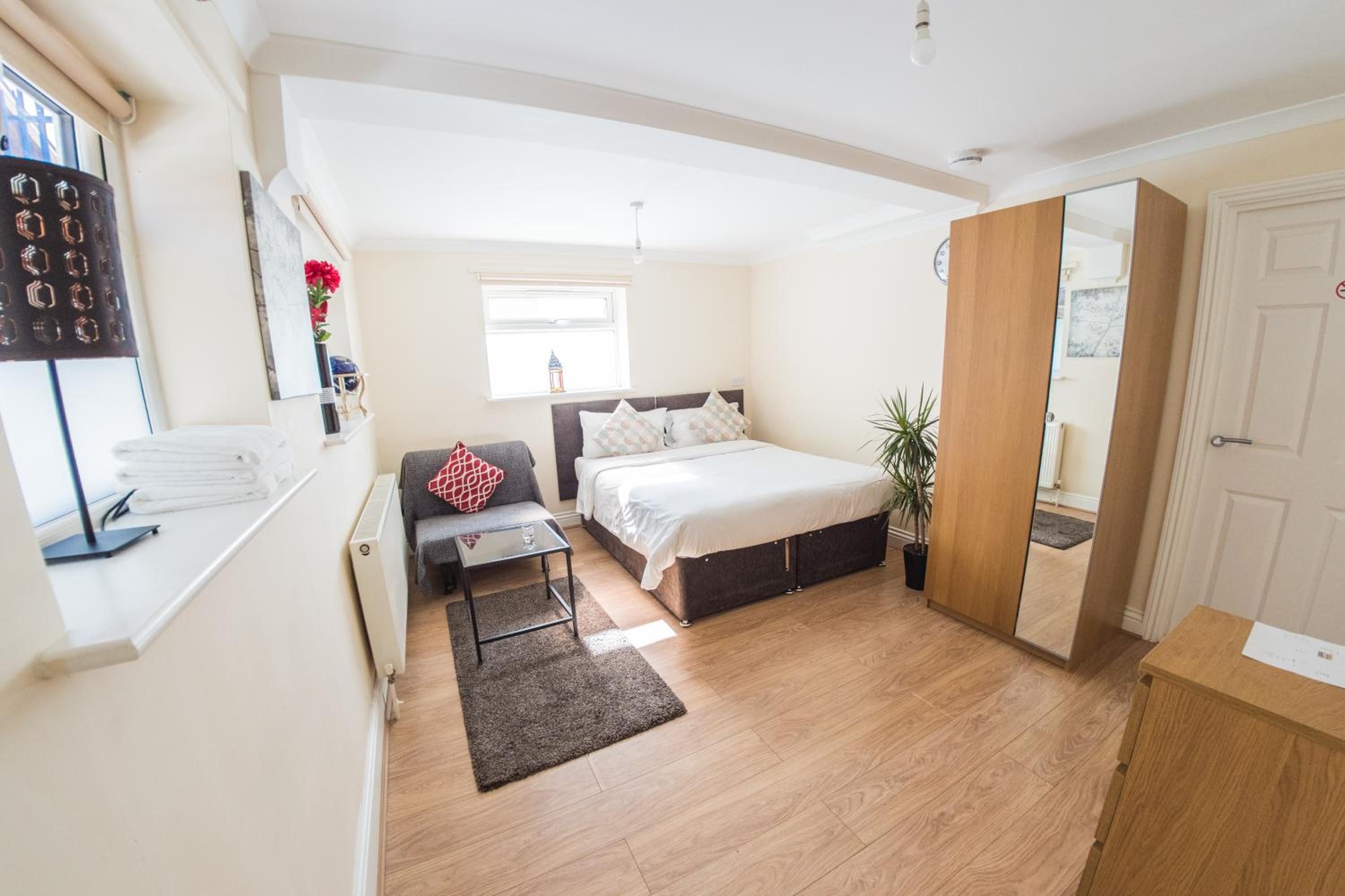 Studio Apartment photo 1