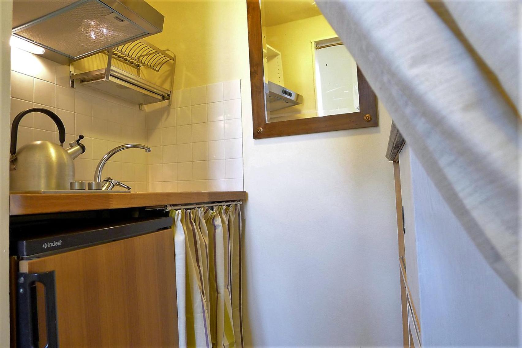 Studio Apartment photo 3