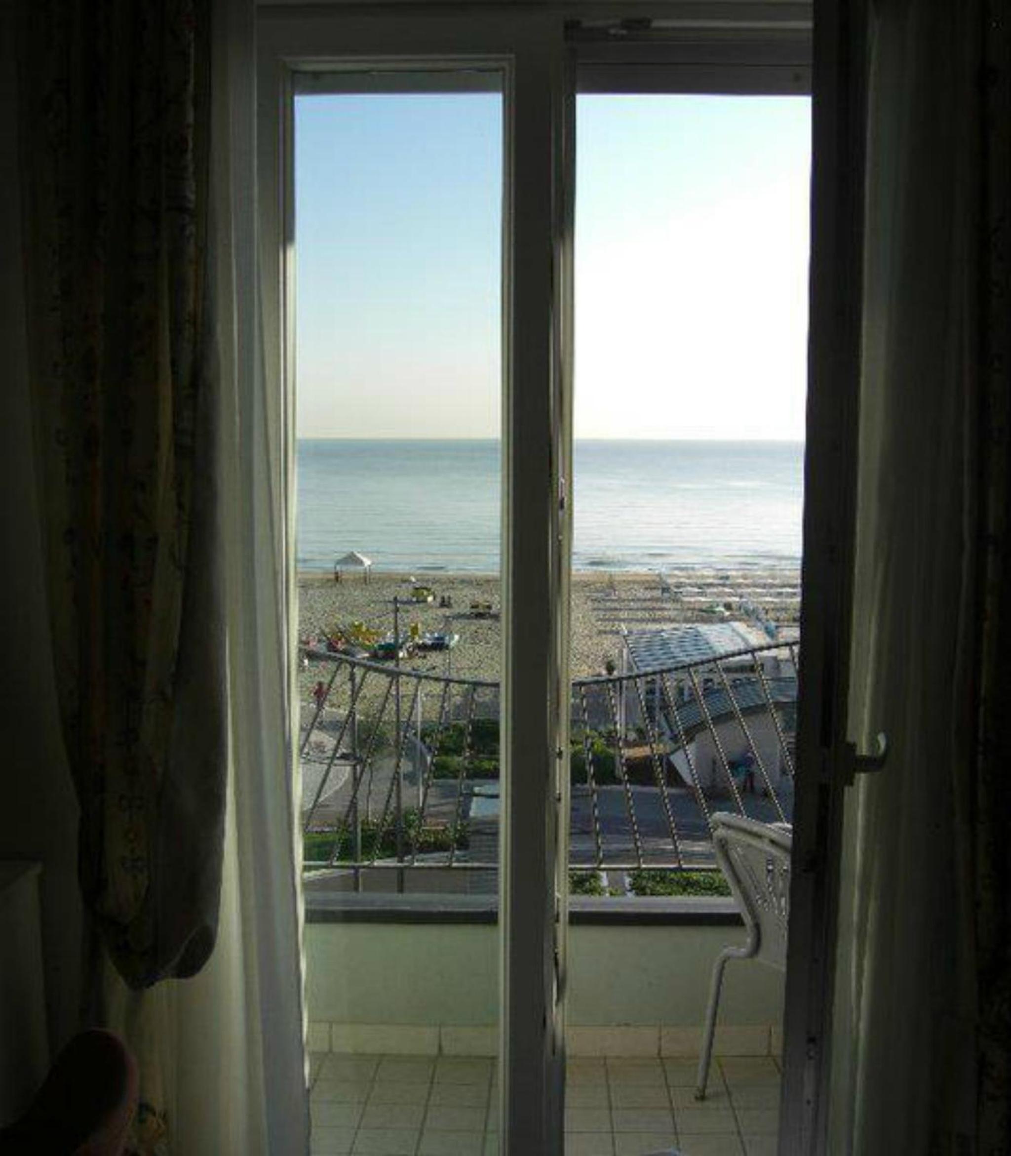 Standard Double or Twin Room with Sea View - Photo 5
