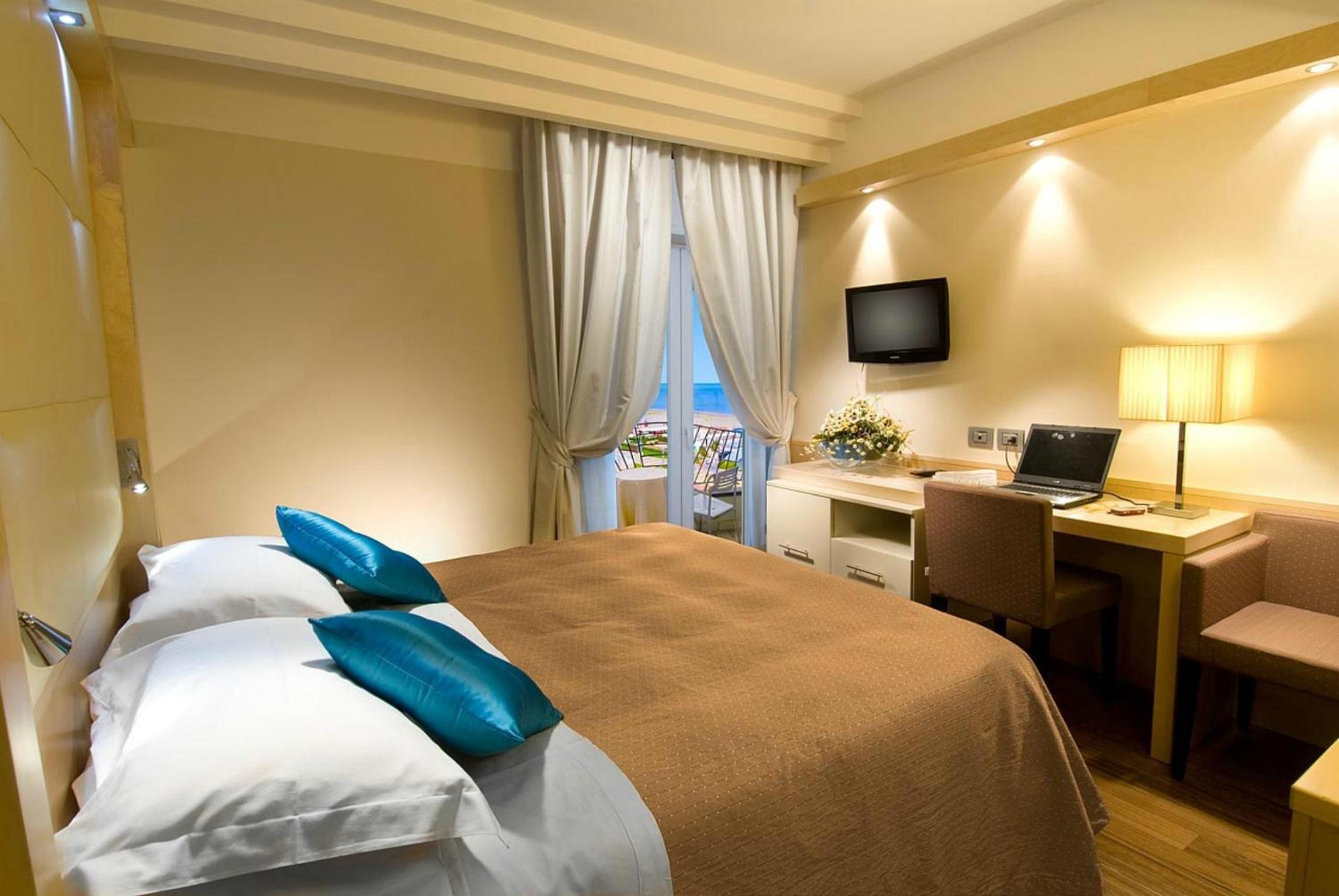 Superior Double or Twin Room with Sea View - Photo 1