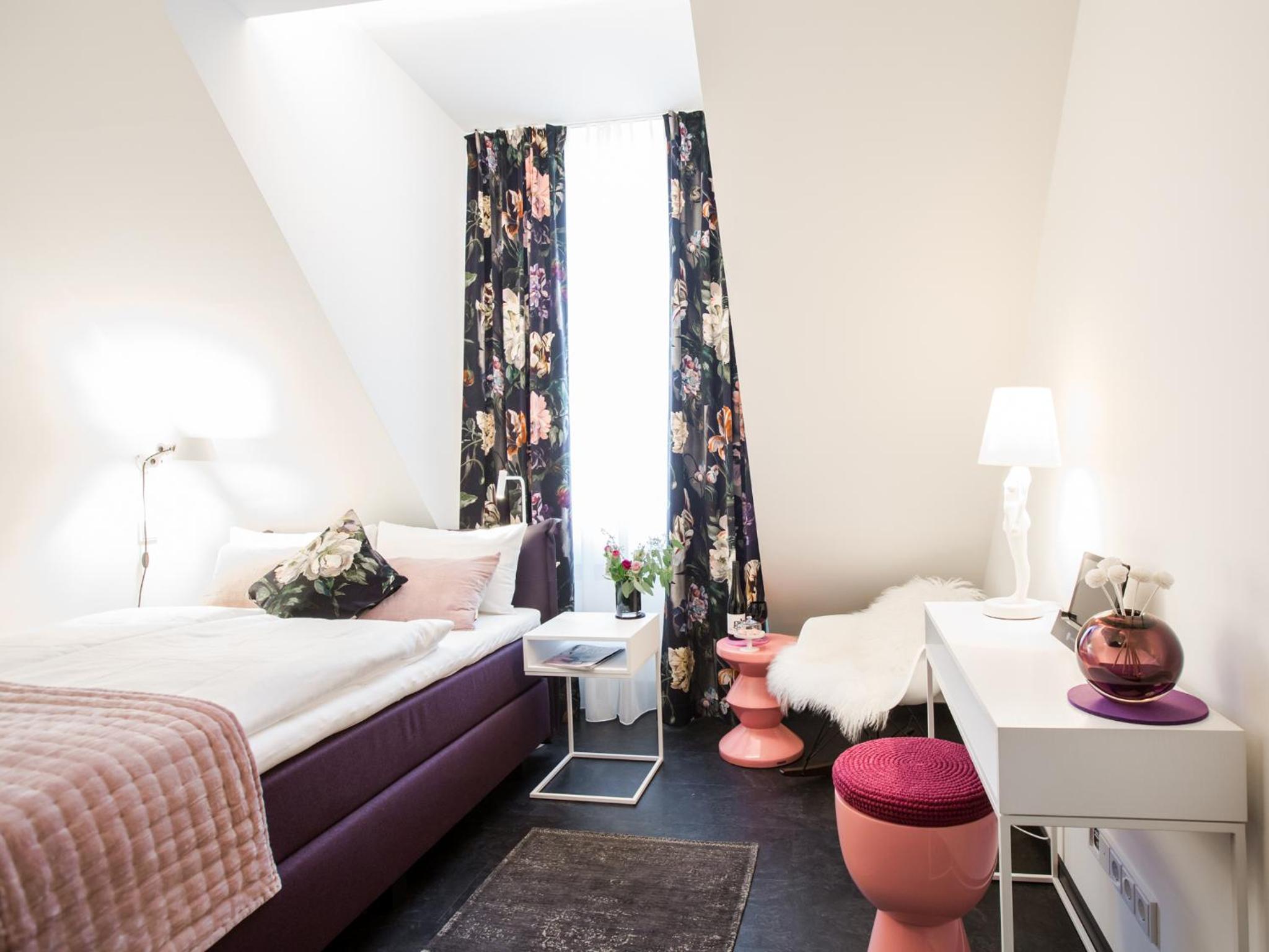 Small Double Room - Photo 1