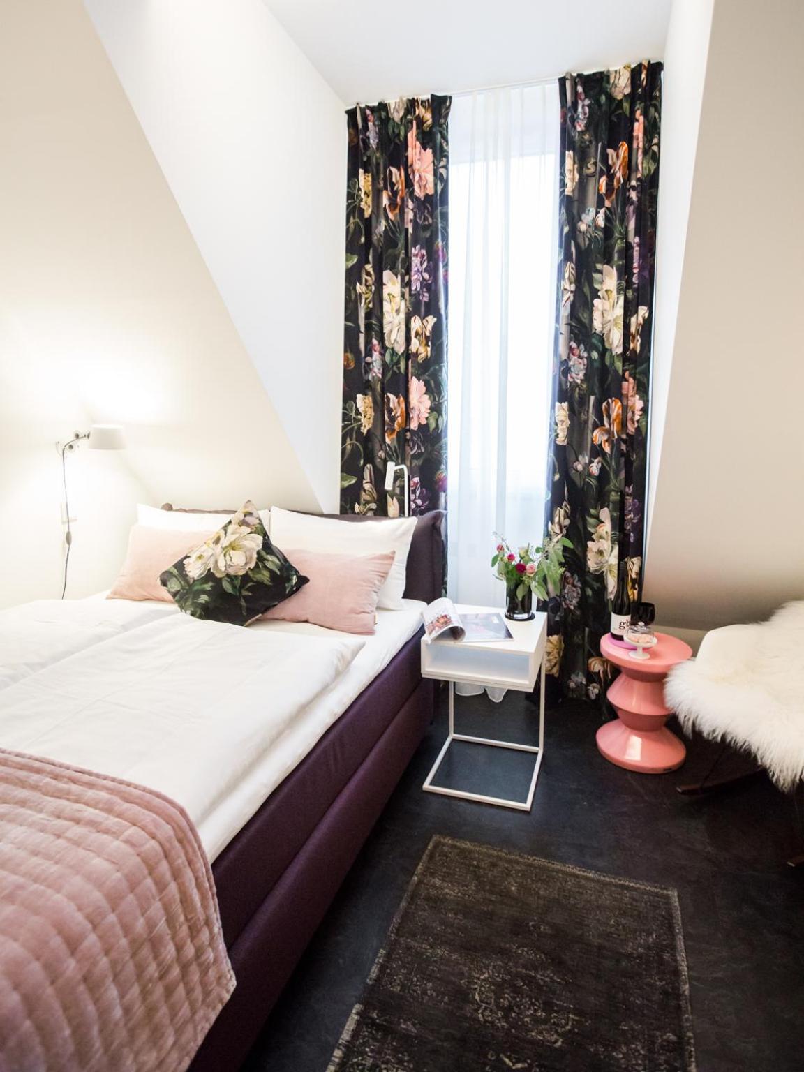 Small Double Room - Photo 6