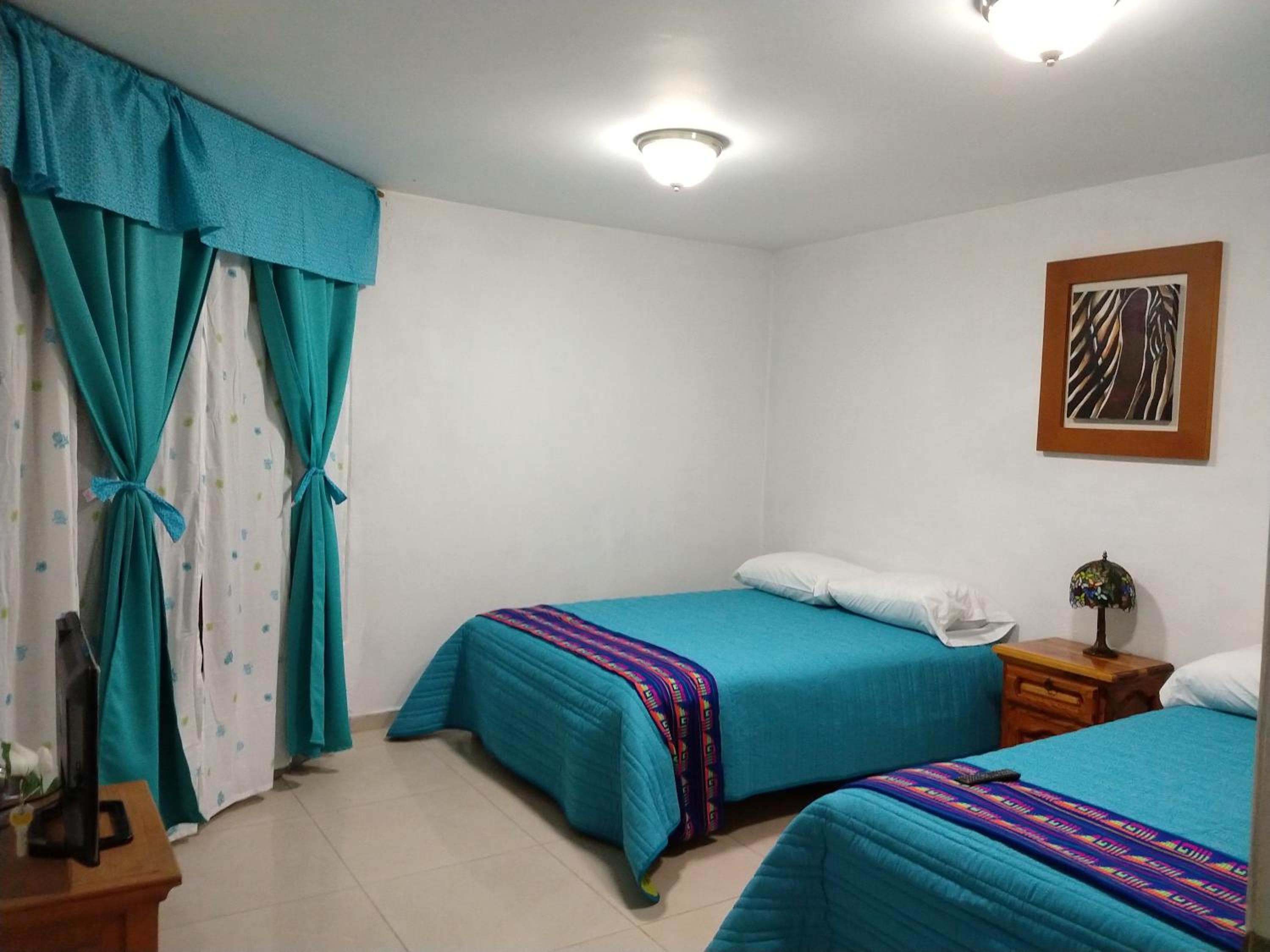 Double Room with Two Double Beds - Photo 11