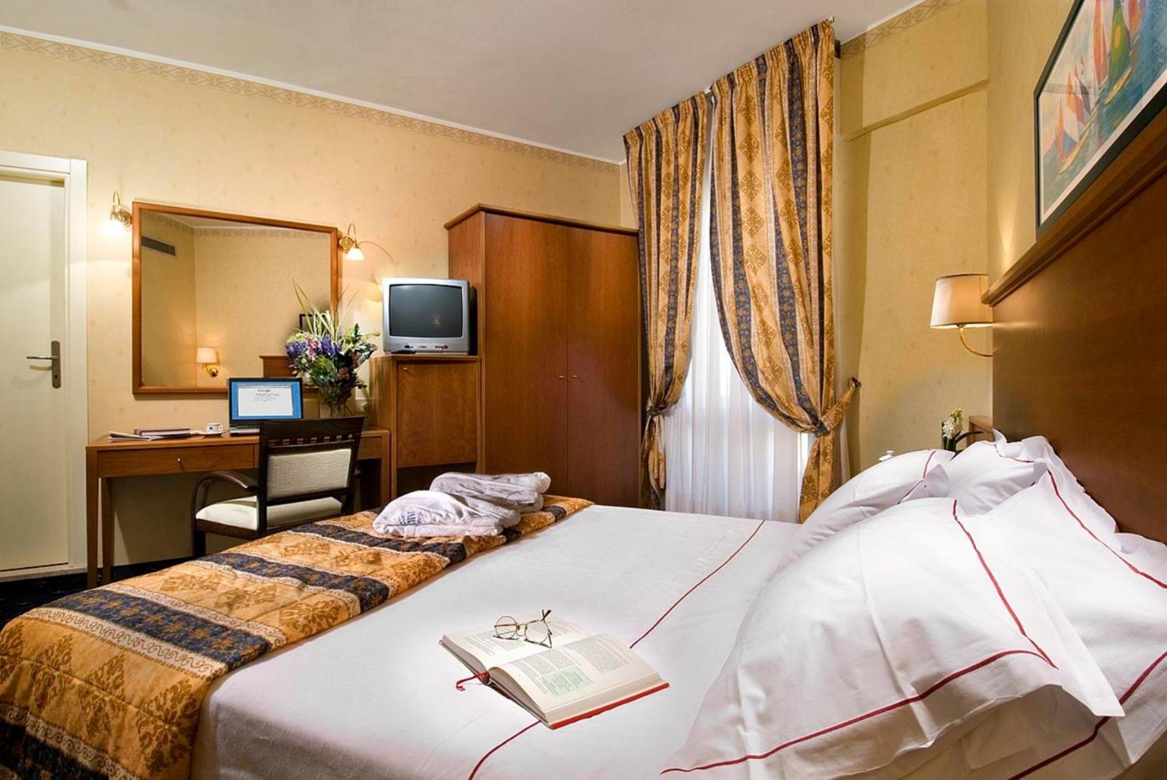 Standard Double or Twin Room with Sea View - Photo 2