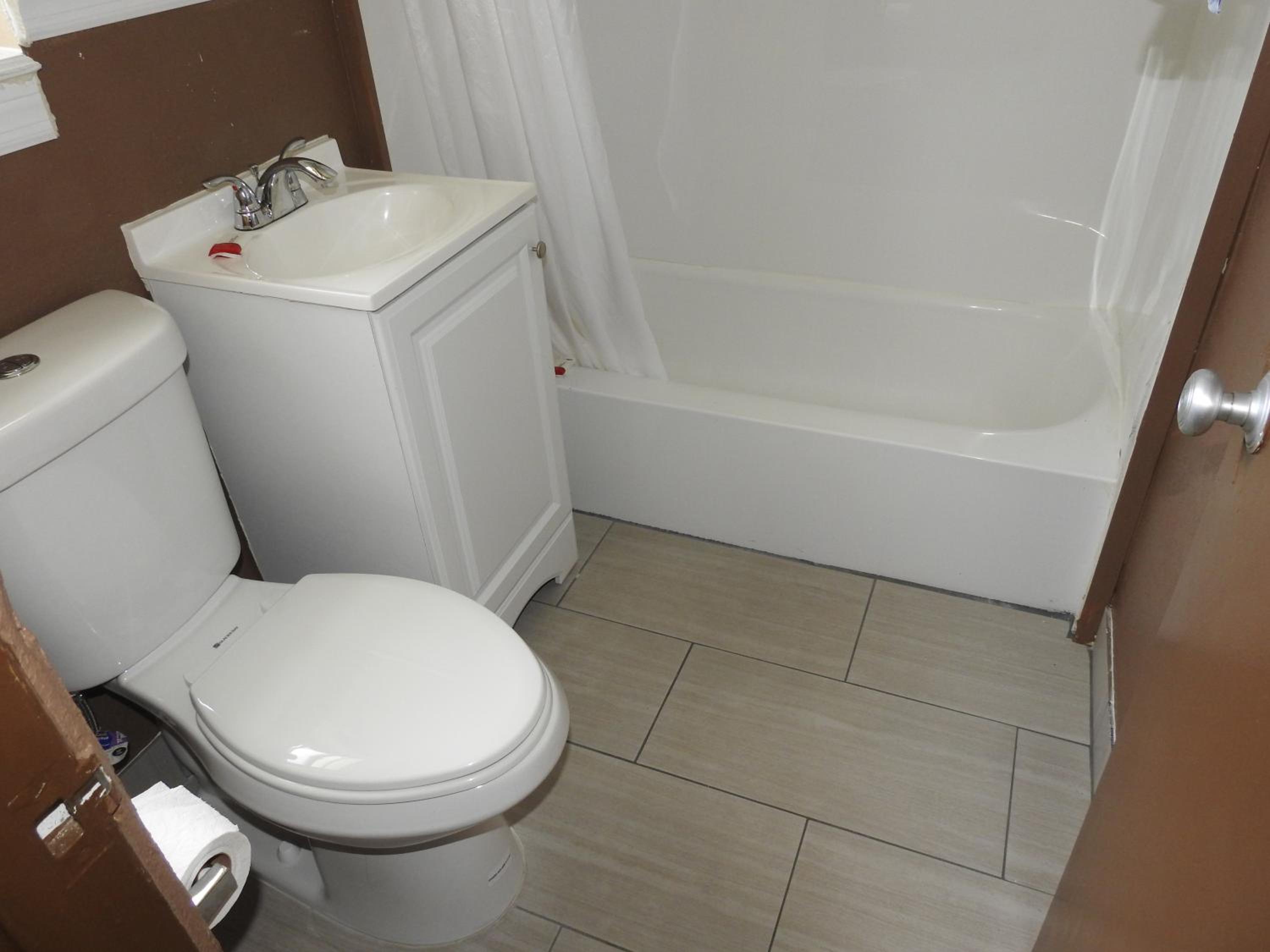 King Room - Non-Smoking - Photo 9