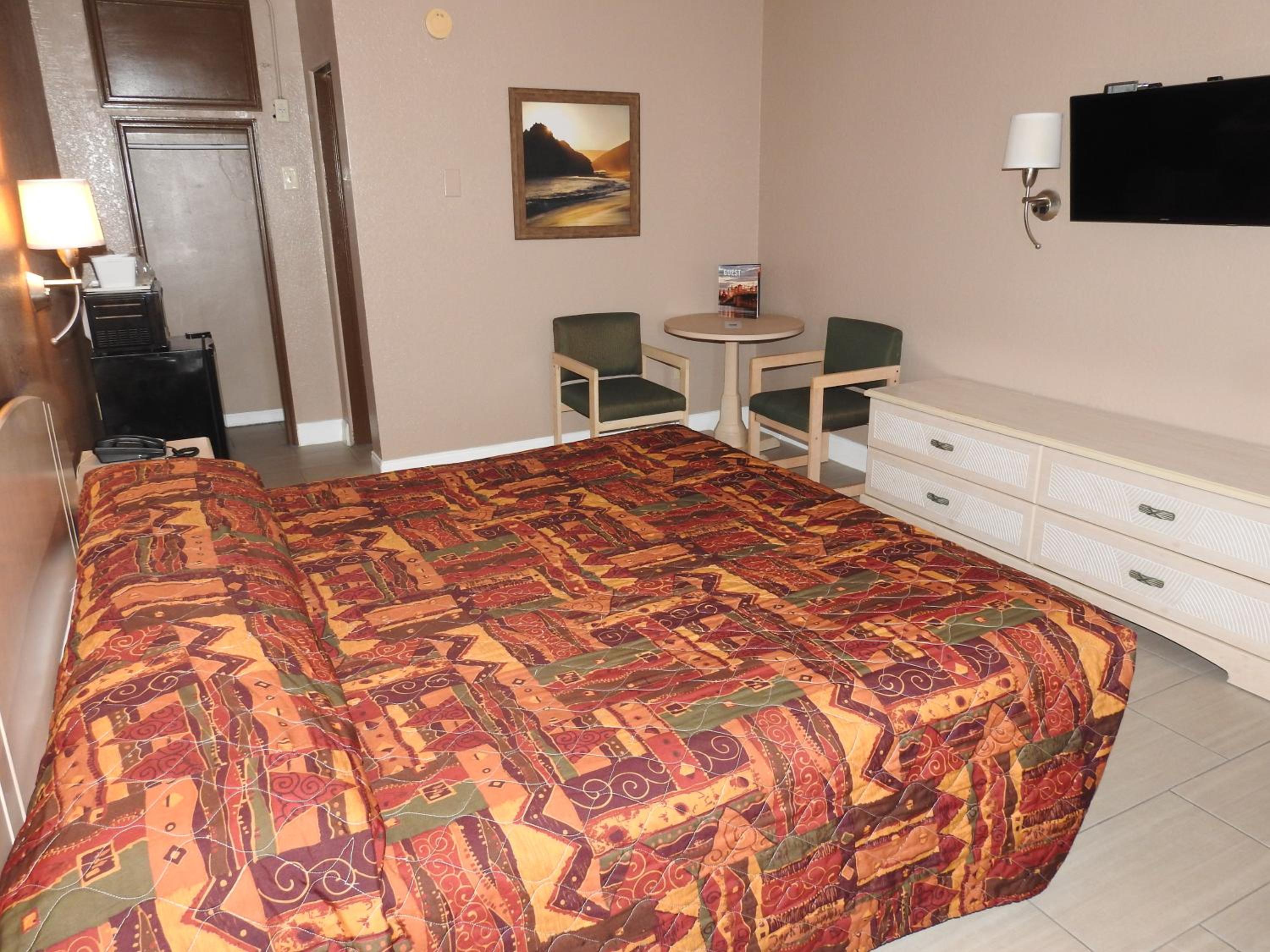 King Room - Non-Smoking - Photo 6