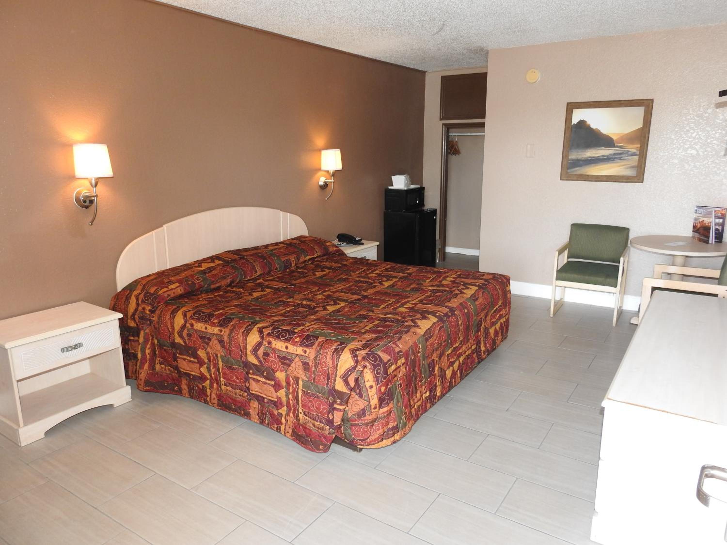 King Room - Non-Smoking - Photo 1