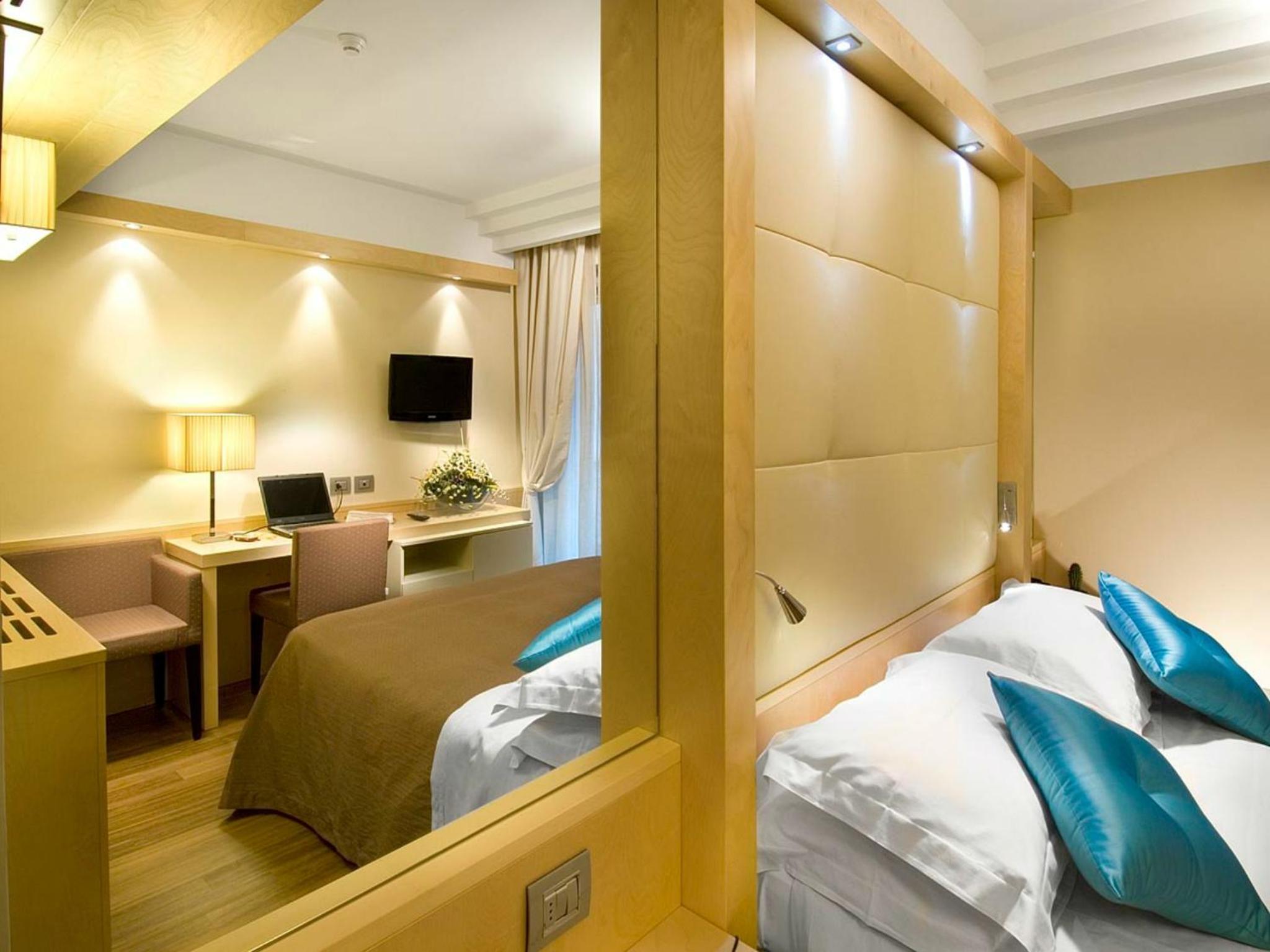 Superior Double or Twin Room with Sea View - Photo 3
