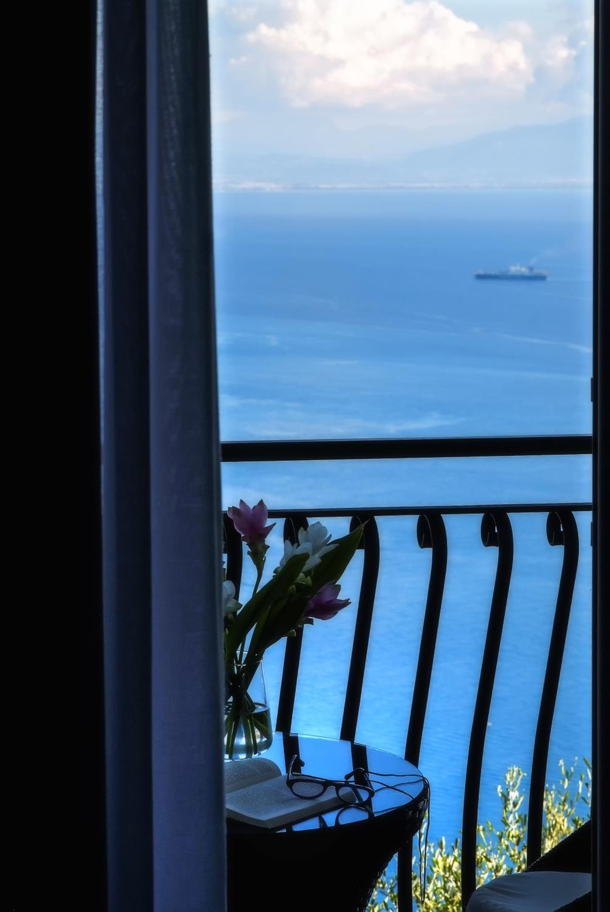 Deluxe Large Double Room with Sea View photo 2