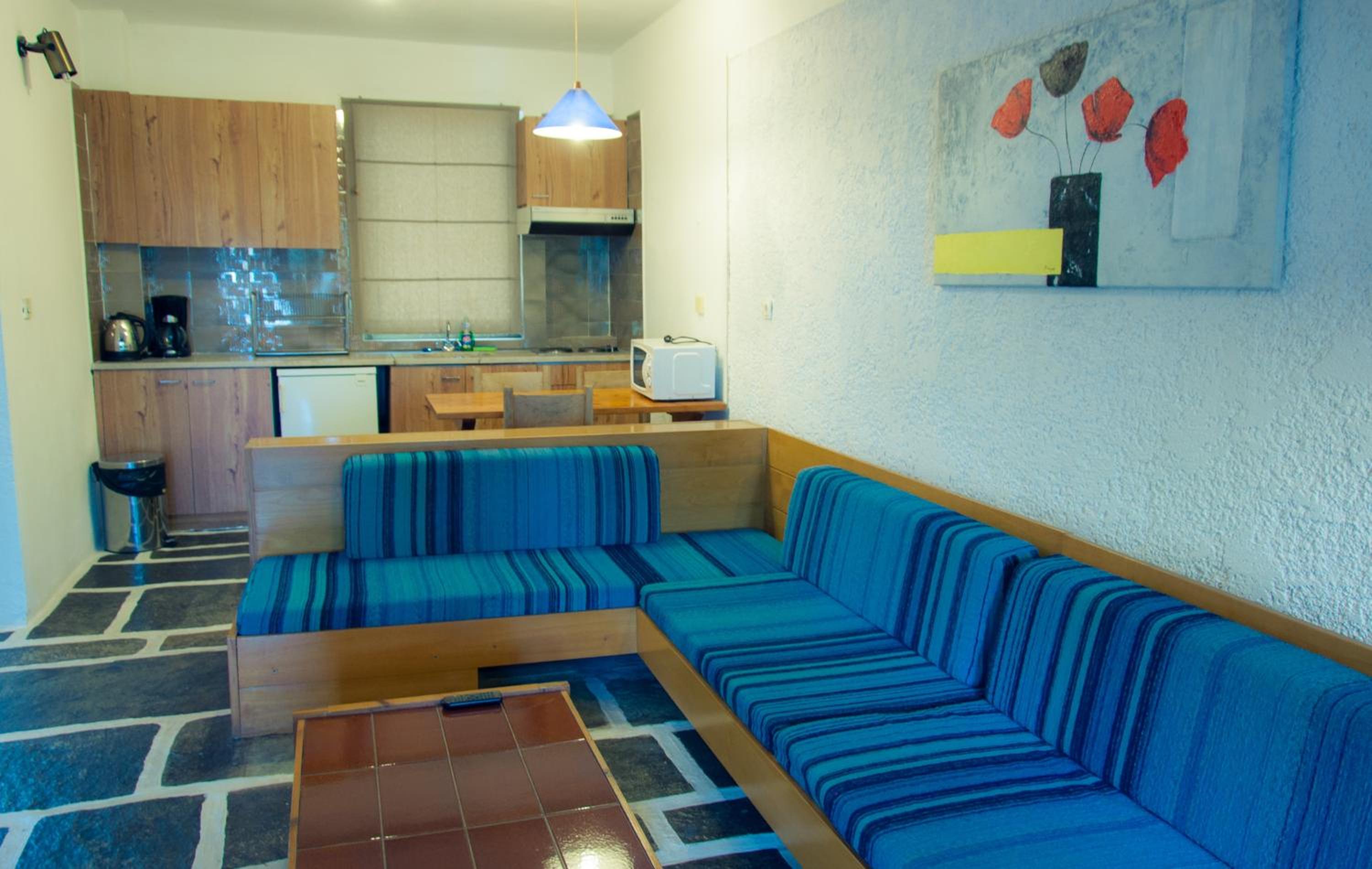 Suite - Photo 1