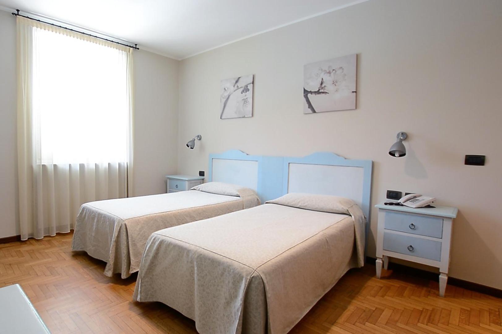 Double or Twin Room with Lake View photo 1