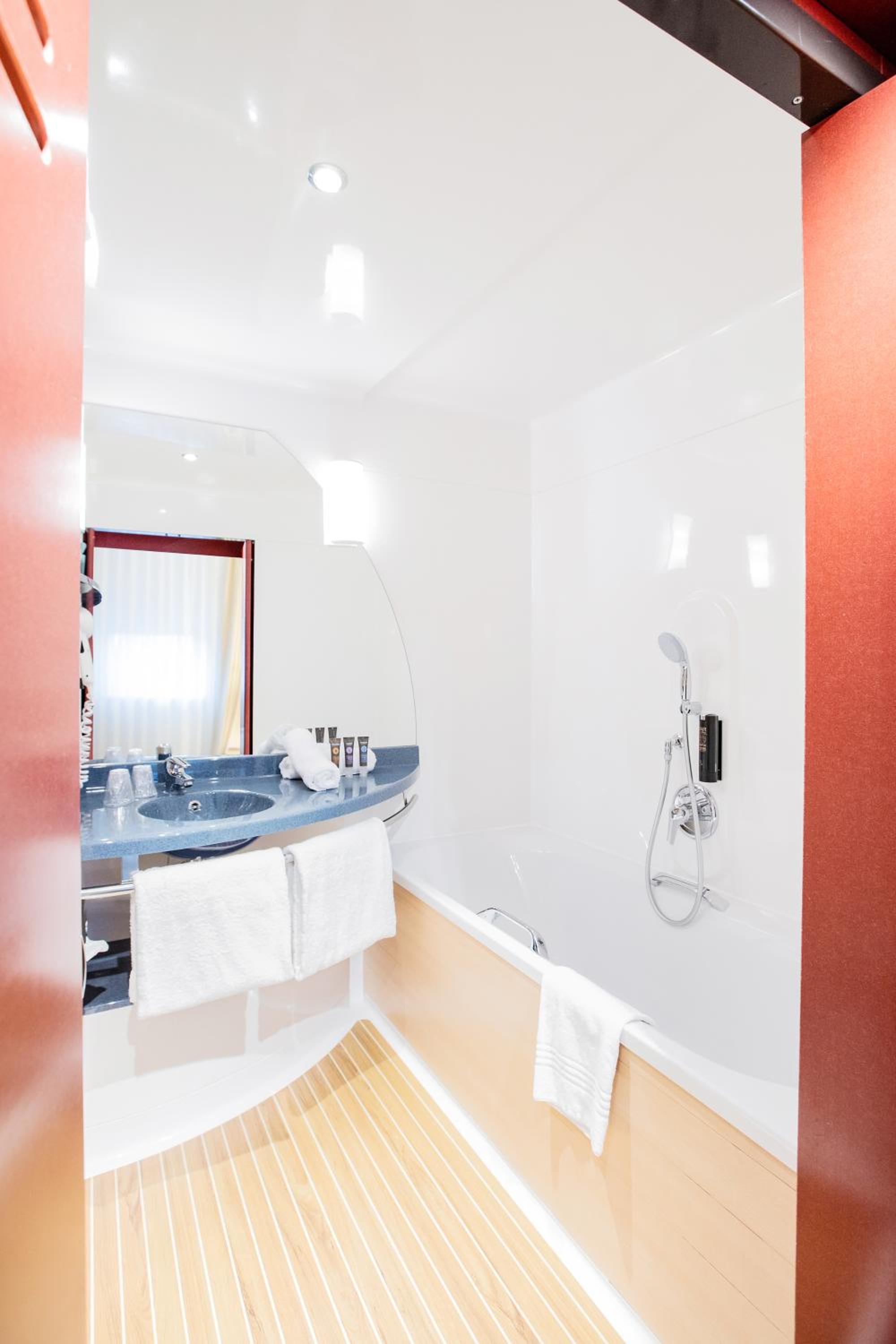 Superior Suite - Photo 4