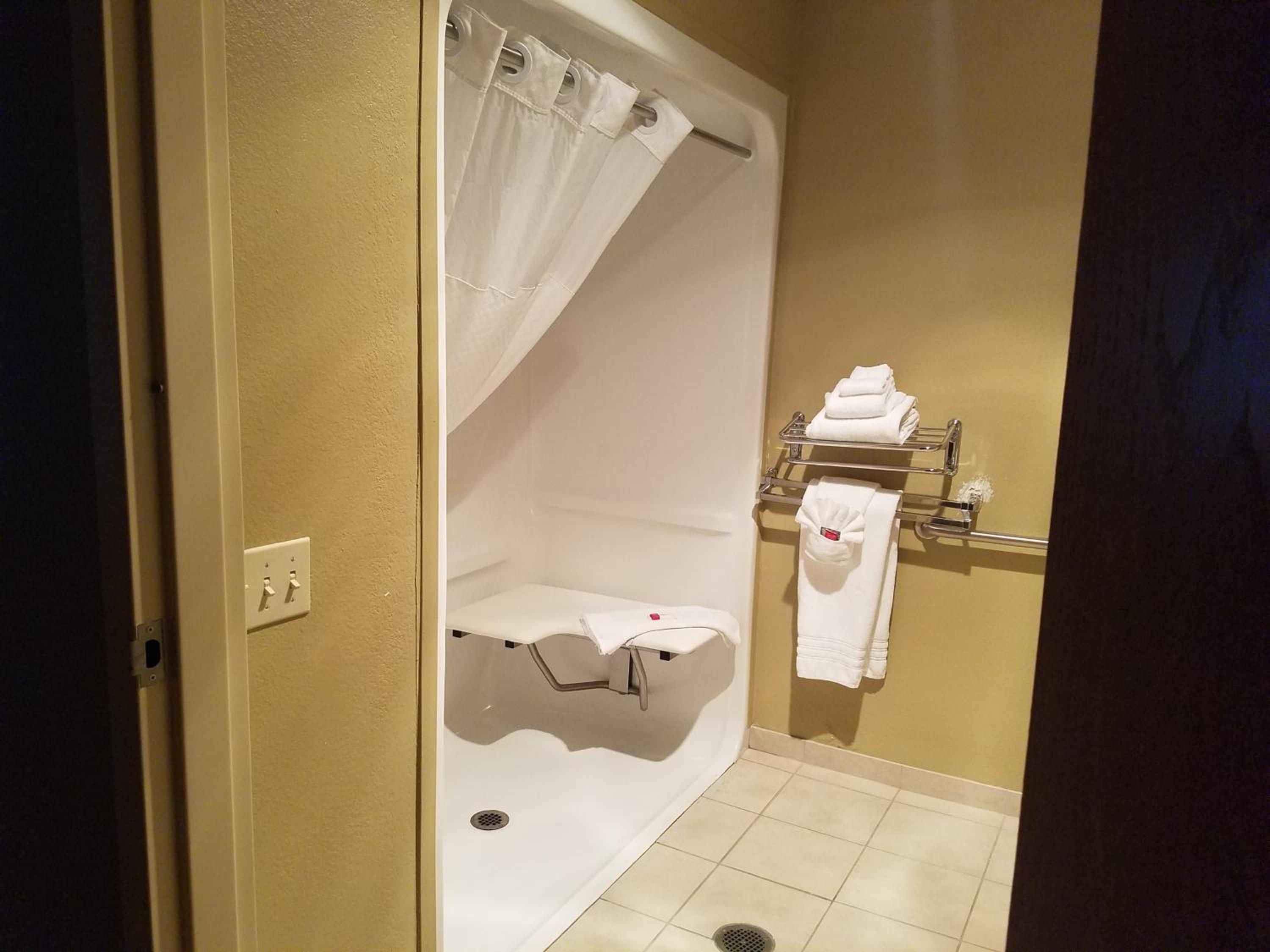 Queen Room - Disability Access - Non-Smoking - Photo 2