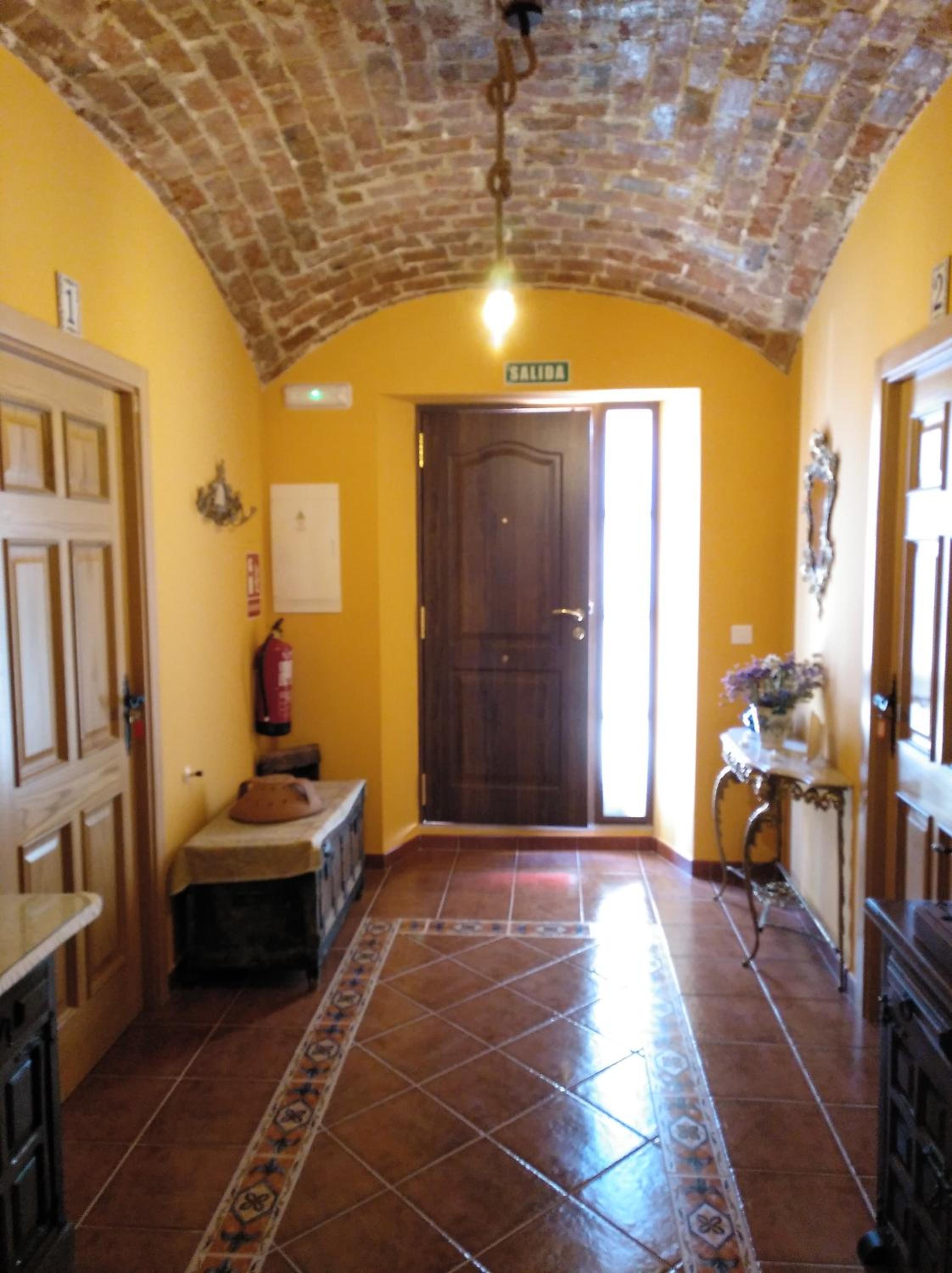 Six-Bedroom House photo 2