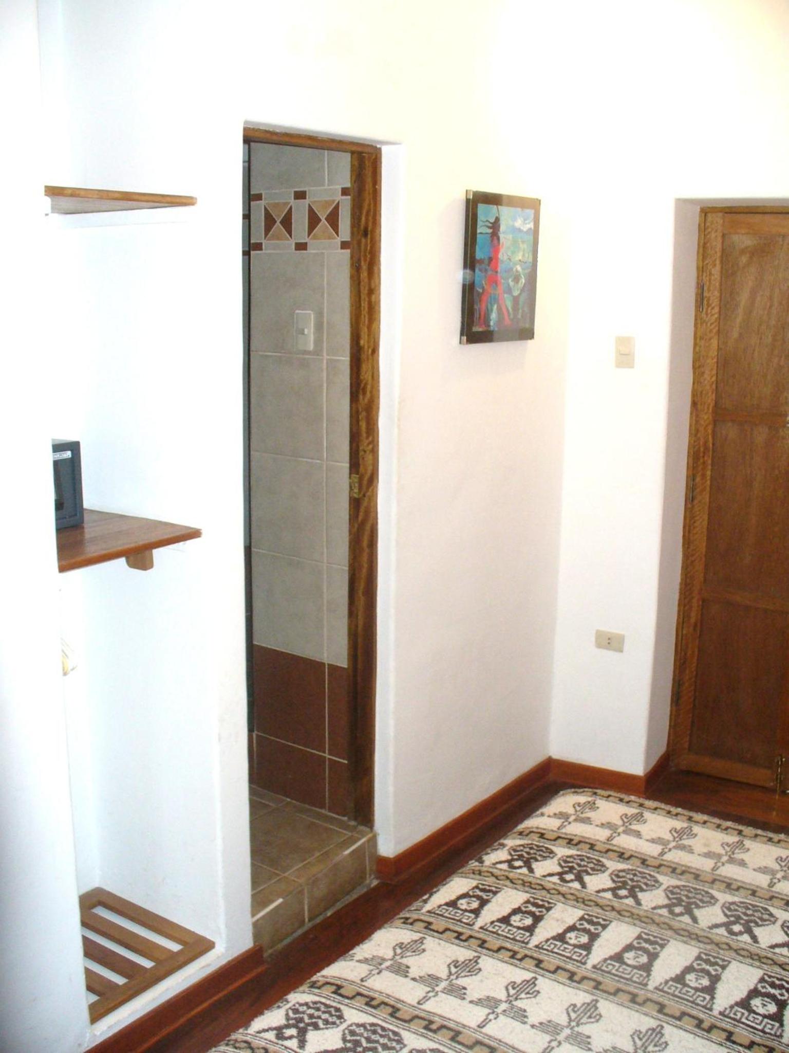 Budget Single Room with Shared Bathroom photo 2