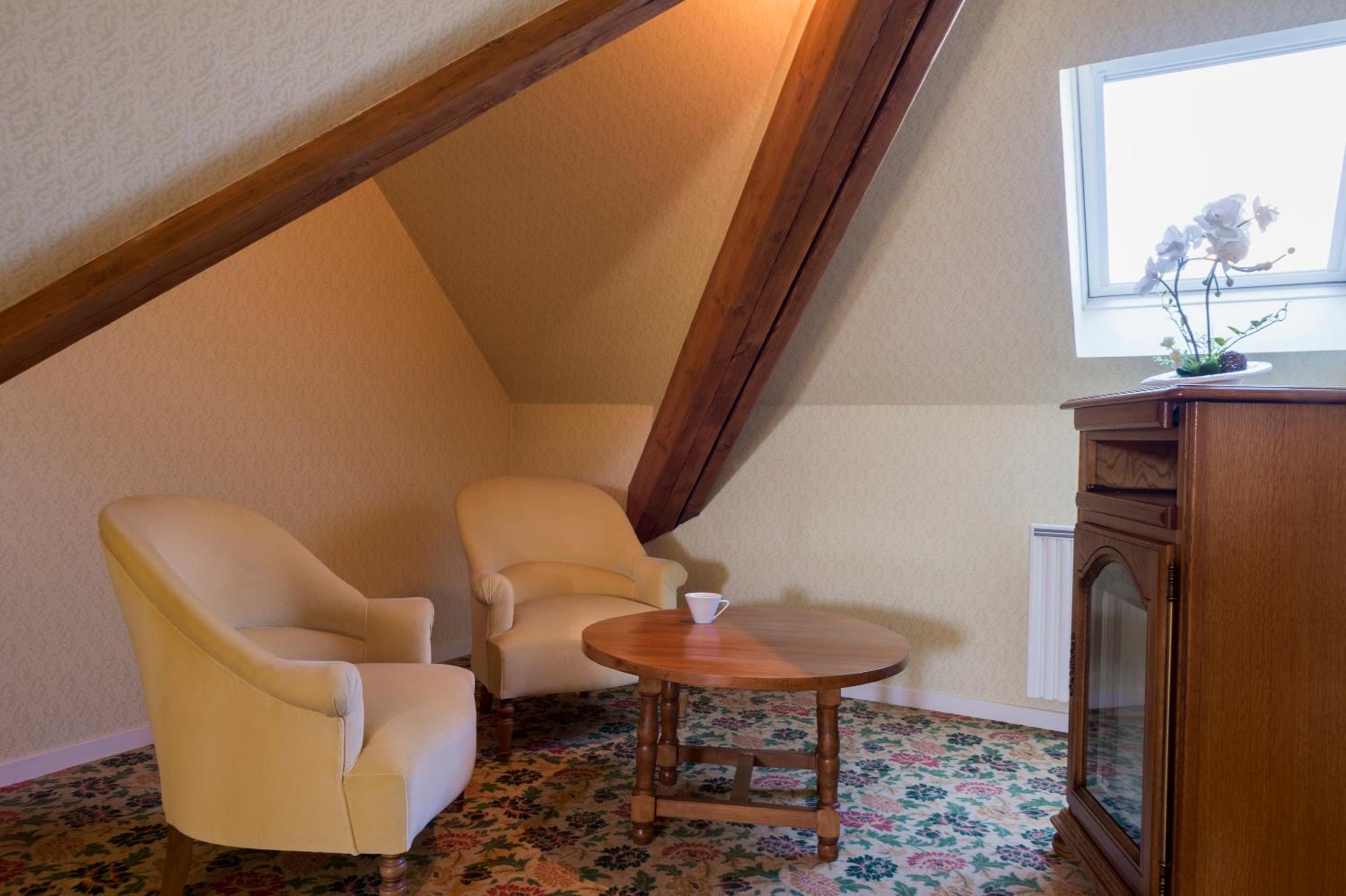 Queen Room with Hydro Massage Shower - Photo 2
