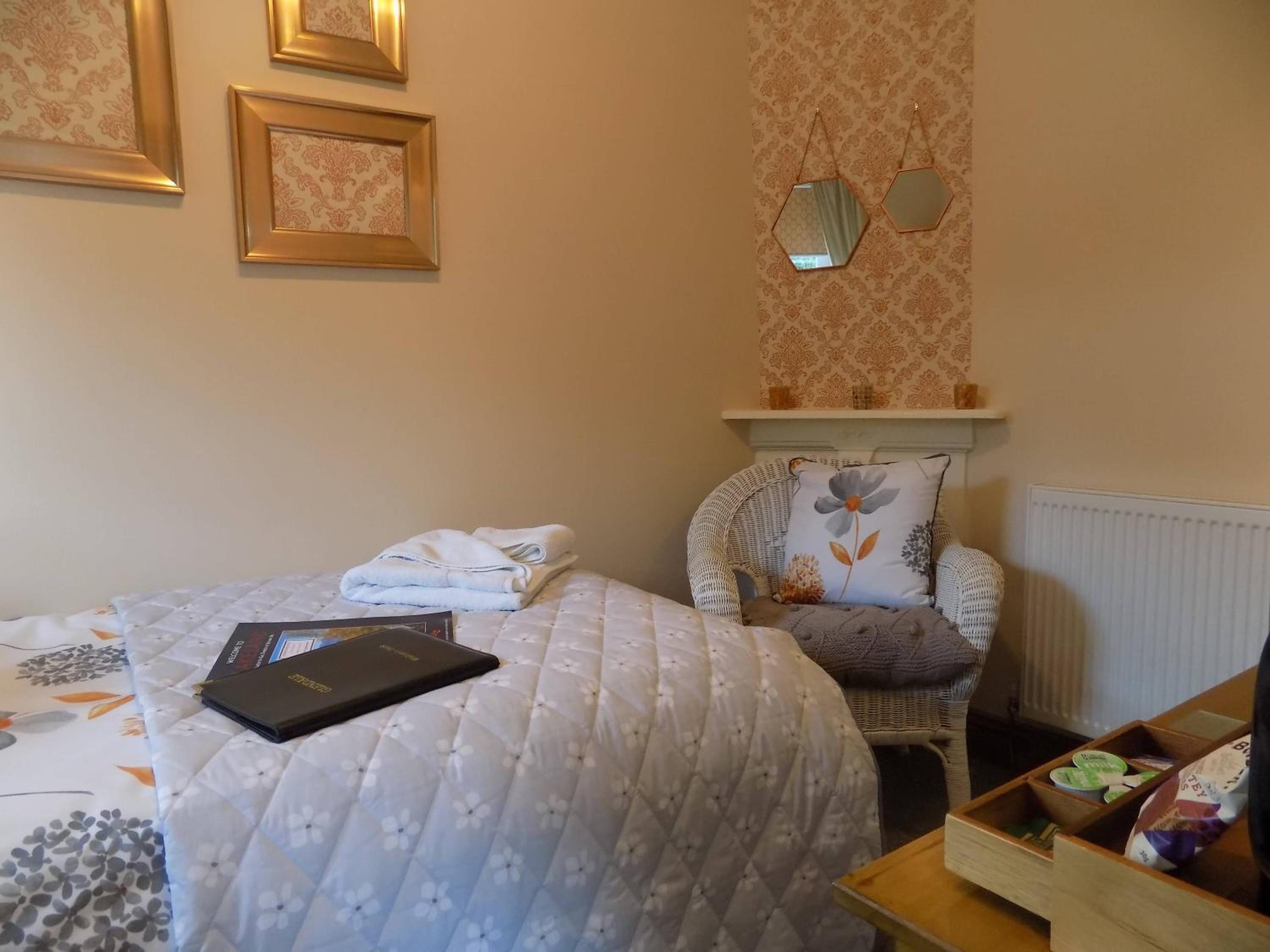 Single Room with Bathroom photo 3