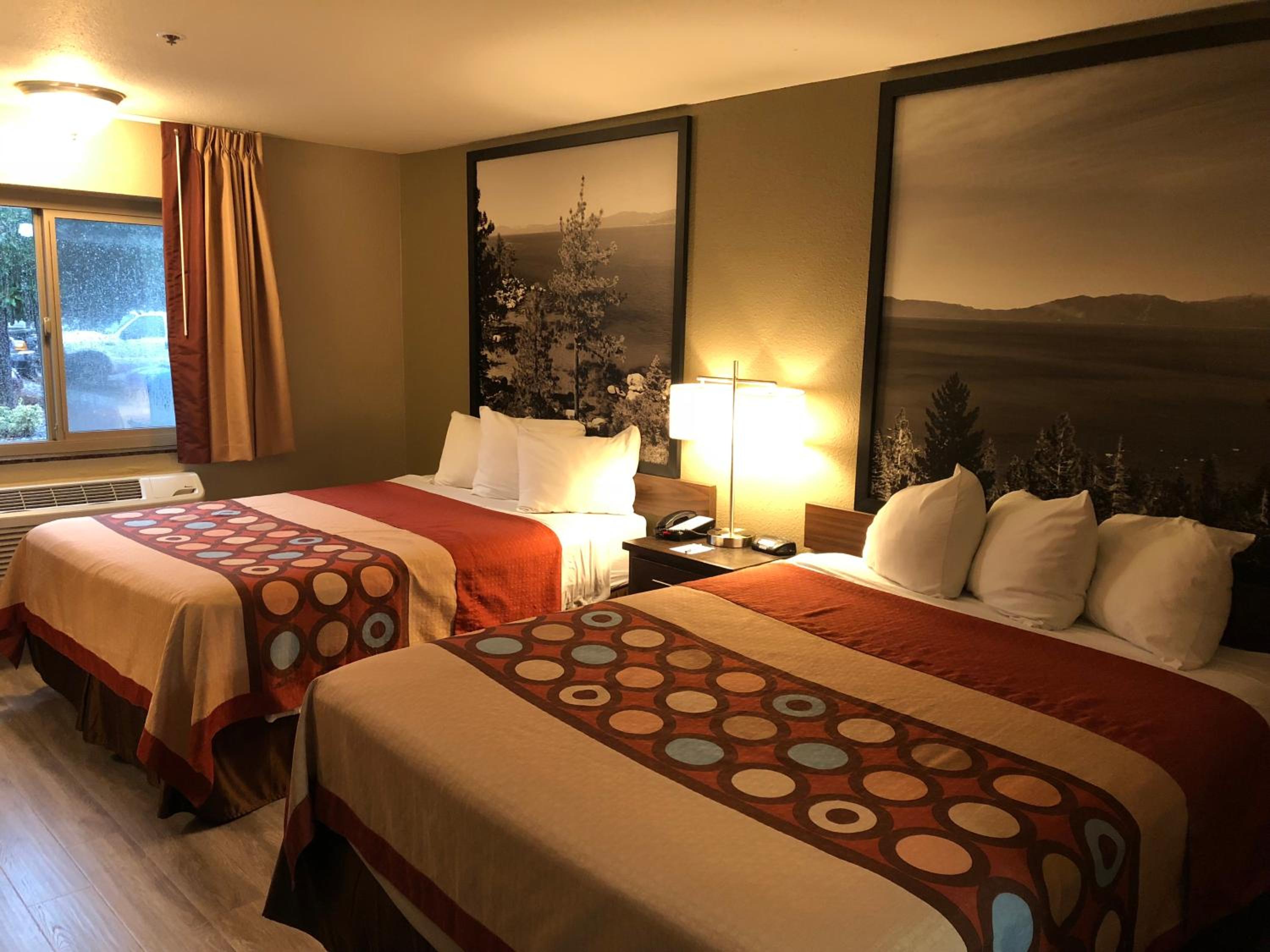 Queen Room with Two Queen Beds - Non-Smoking - Photo 1