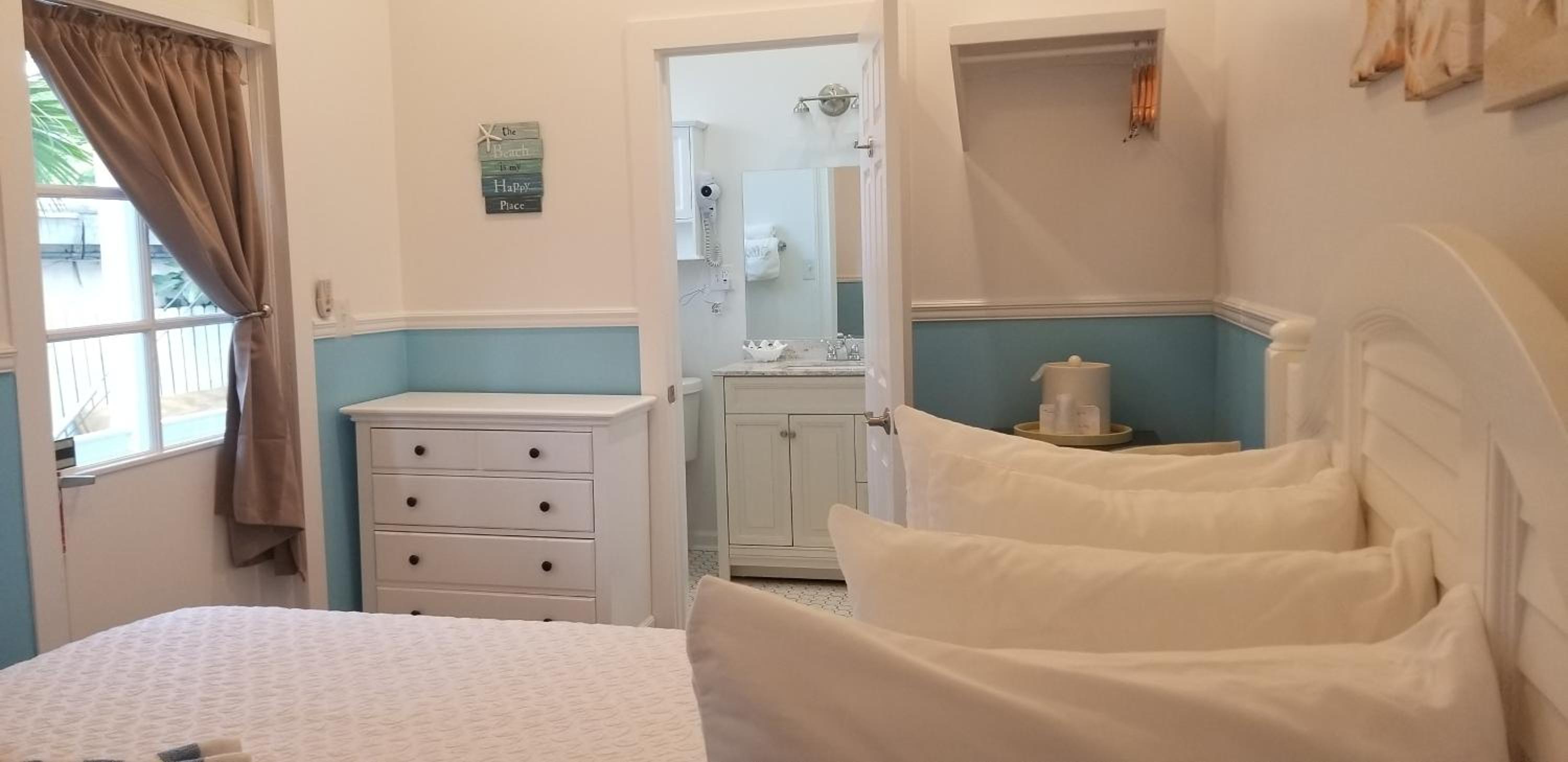 Queen Room - Photo 24