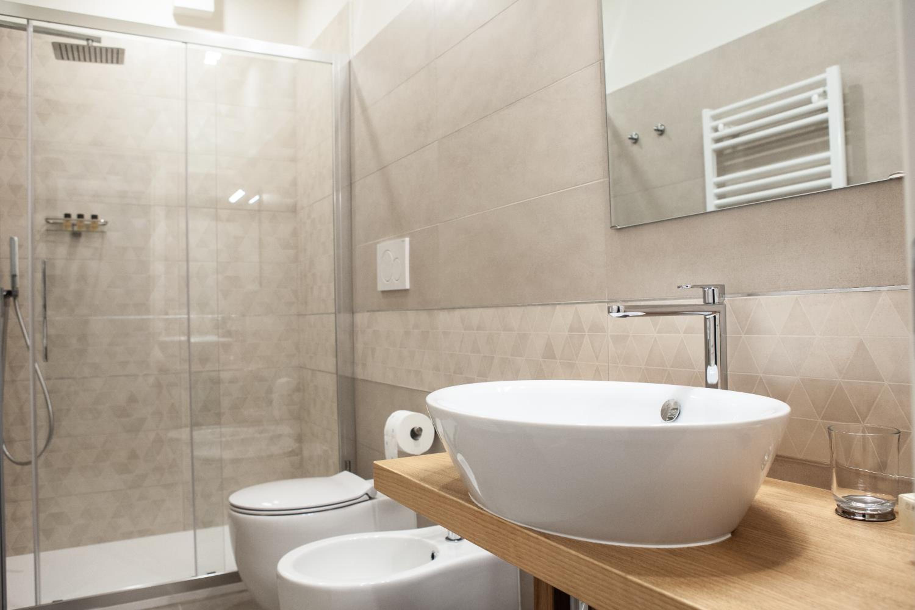 Twin Room with Private Bathroom photo 3