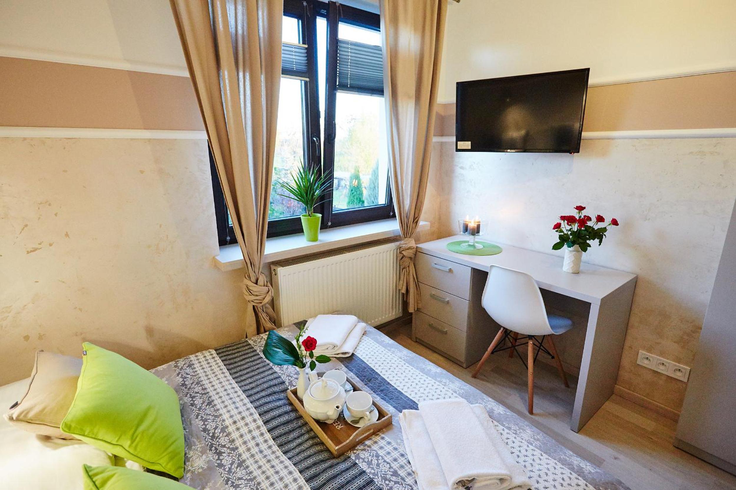 small Double Room with Bathroom photo 2