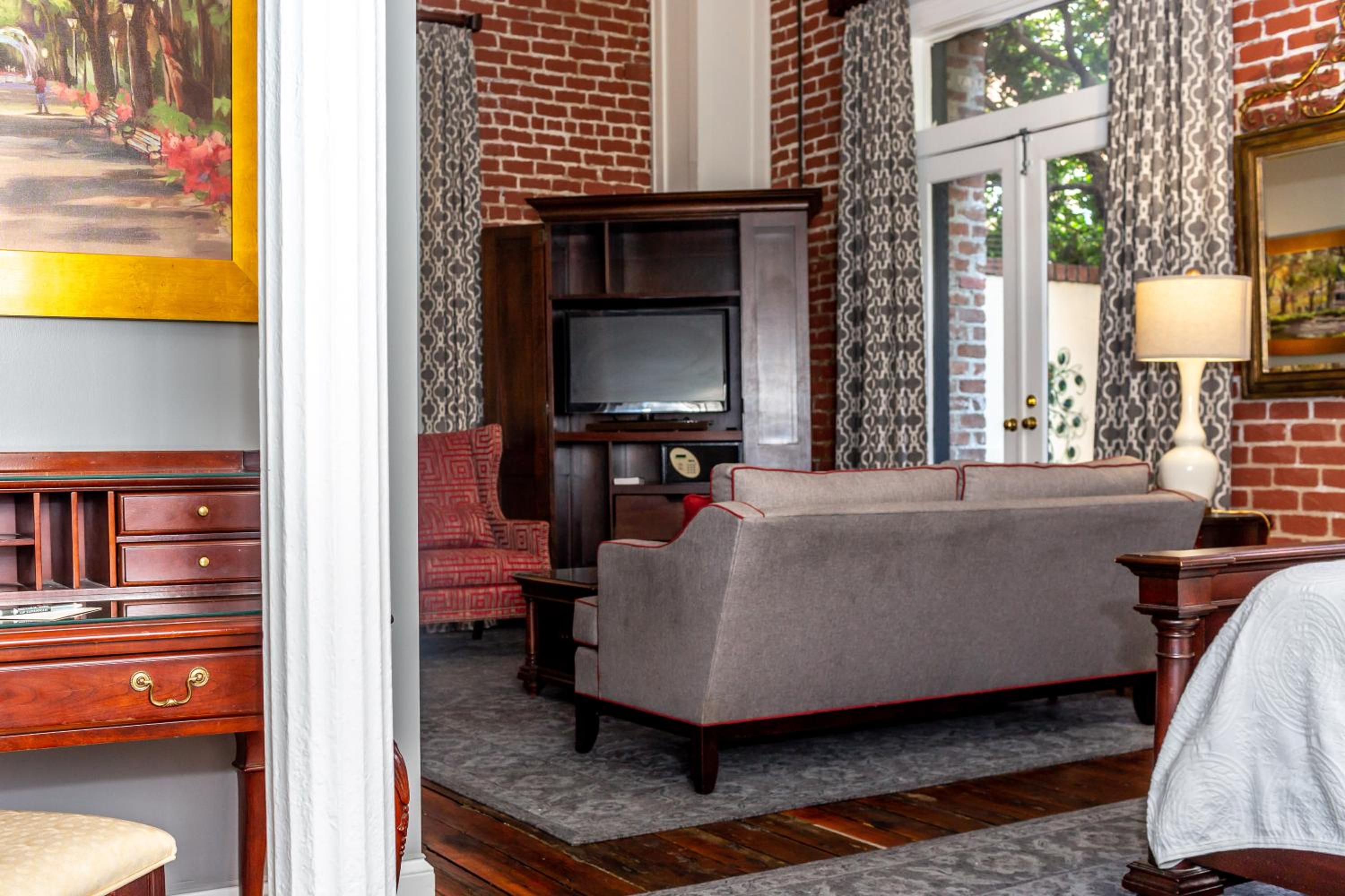 King Suite with Patio photo 1