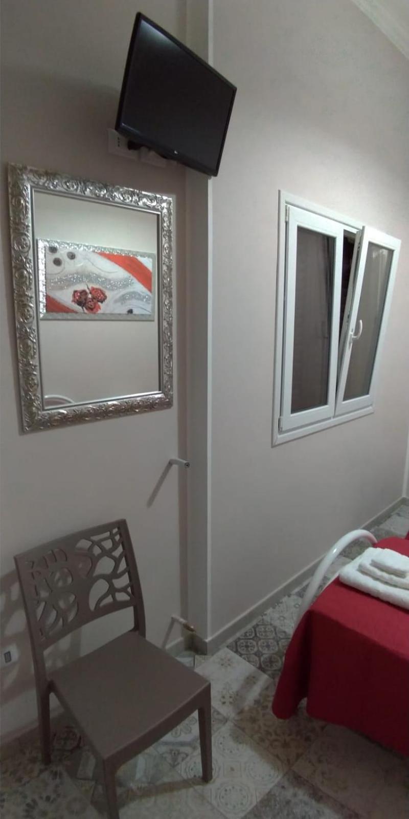 Twin Room with Private Bathroom - Photo 22