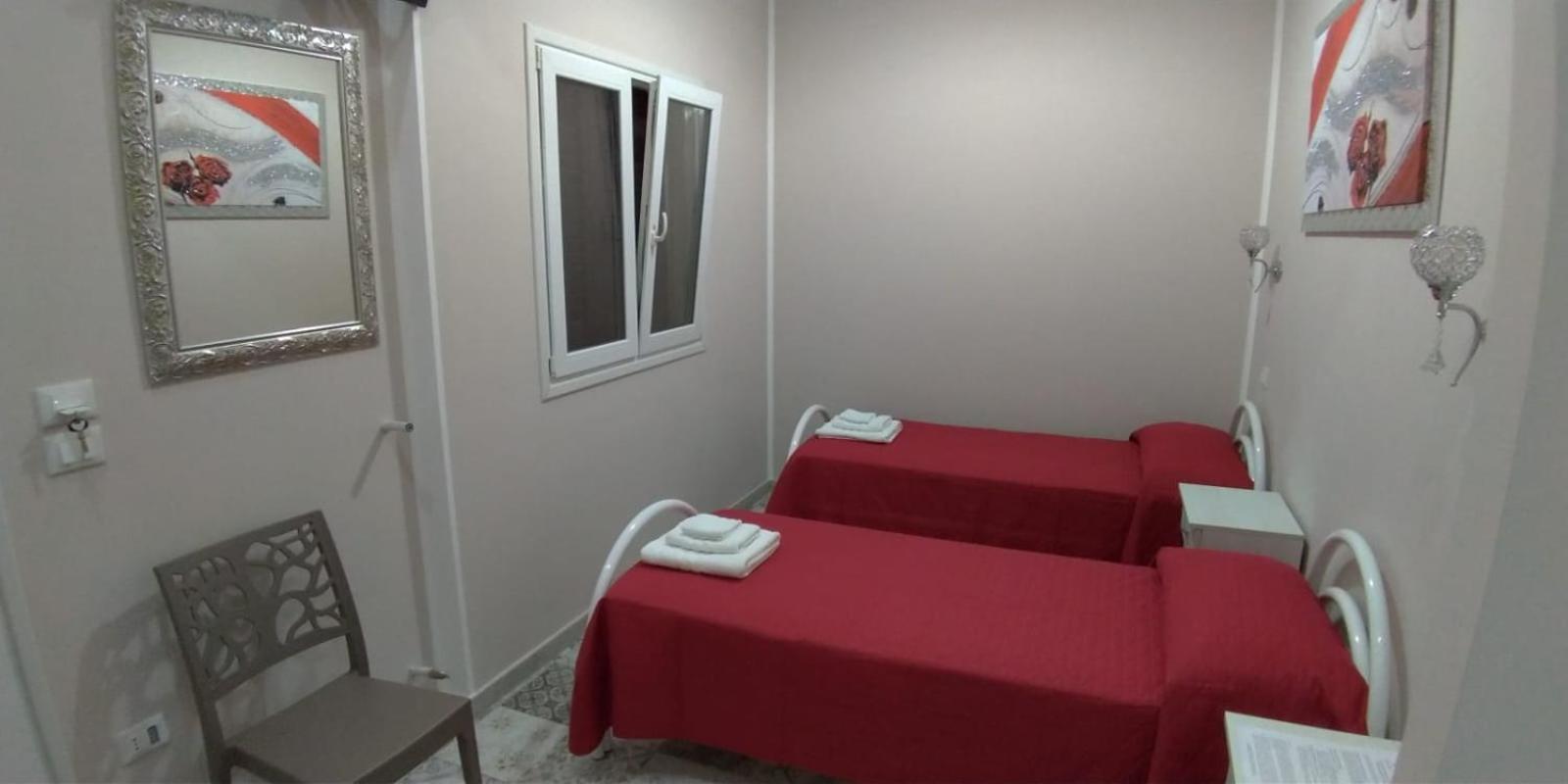 Twin Room with Private Bathroom - Photo 23