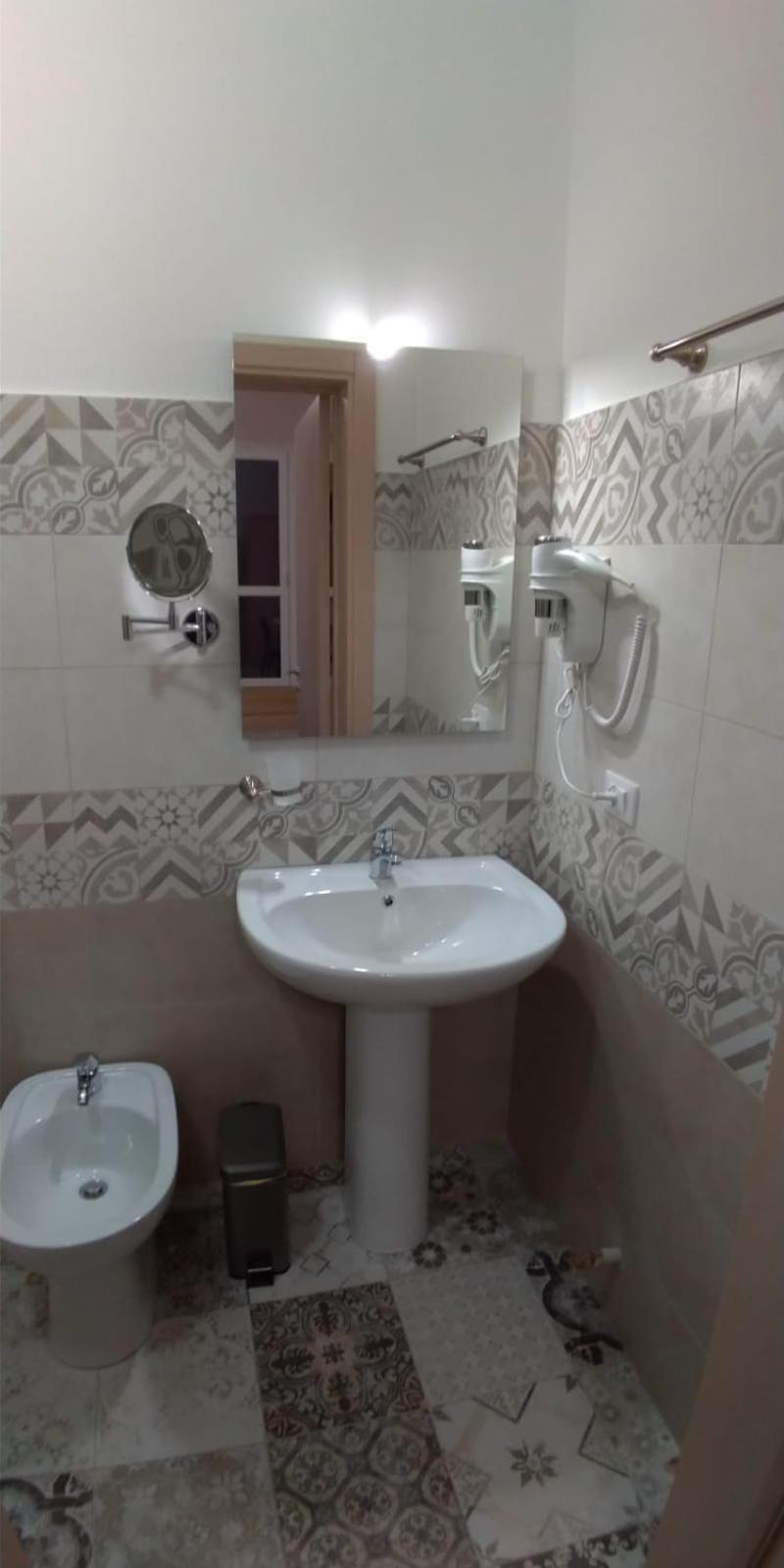 Triple Room with Private Bathroom - Photo 15